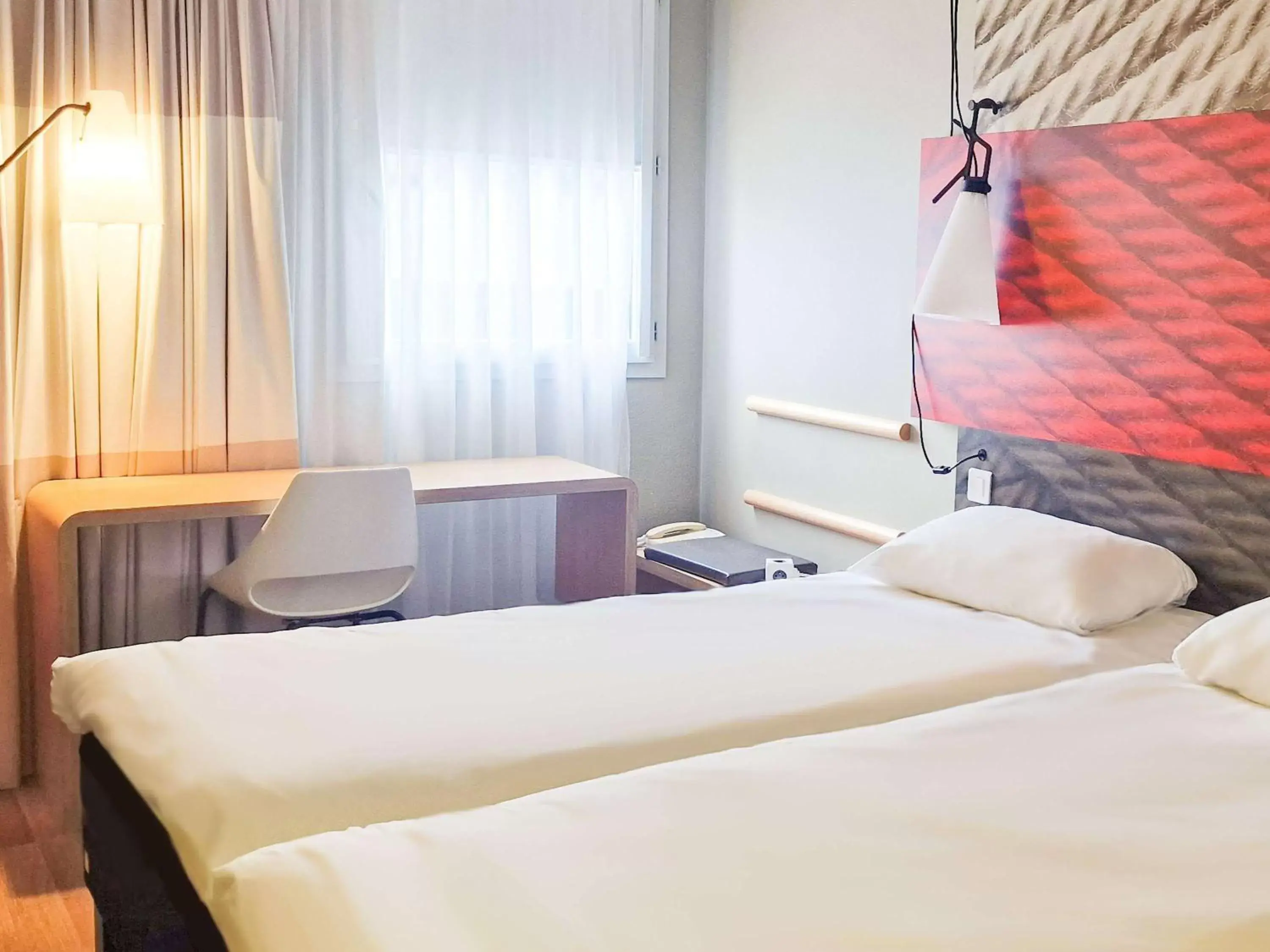 Bedroom, Bed in Hotel ibis Dijon Centre Clemenceau