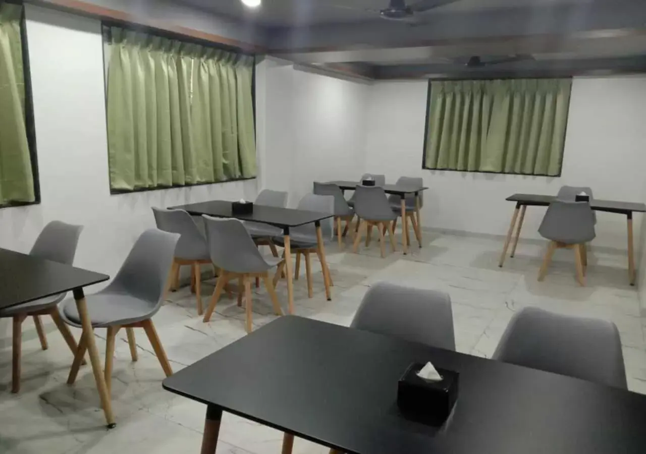 Restaurant/places to eat in Sharman Suites Restaurant/places to eat in Sharman Suites