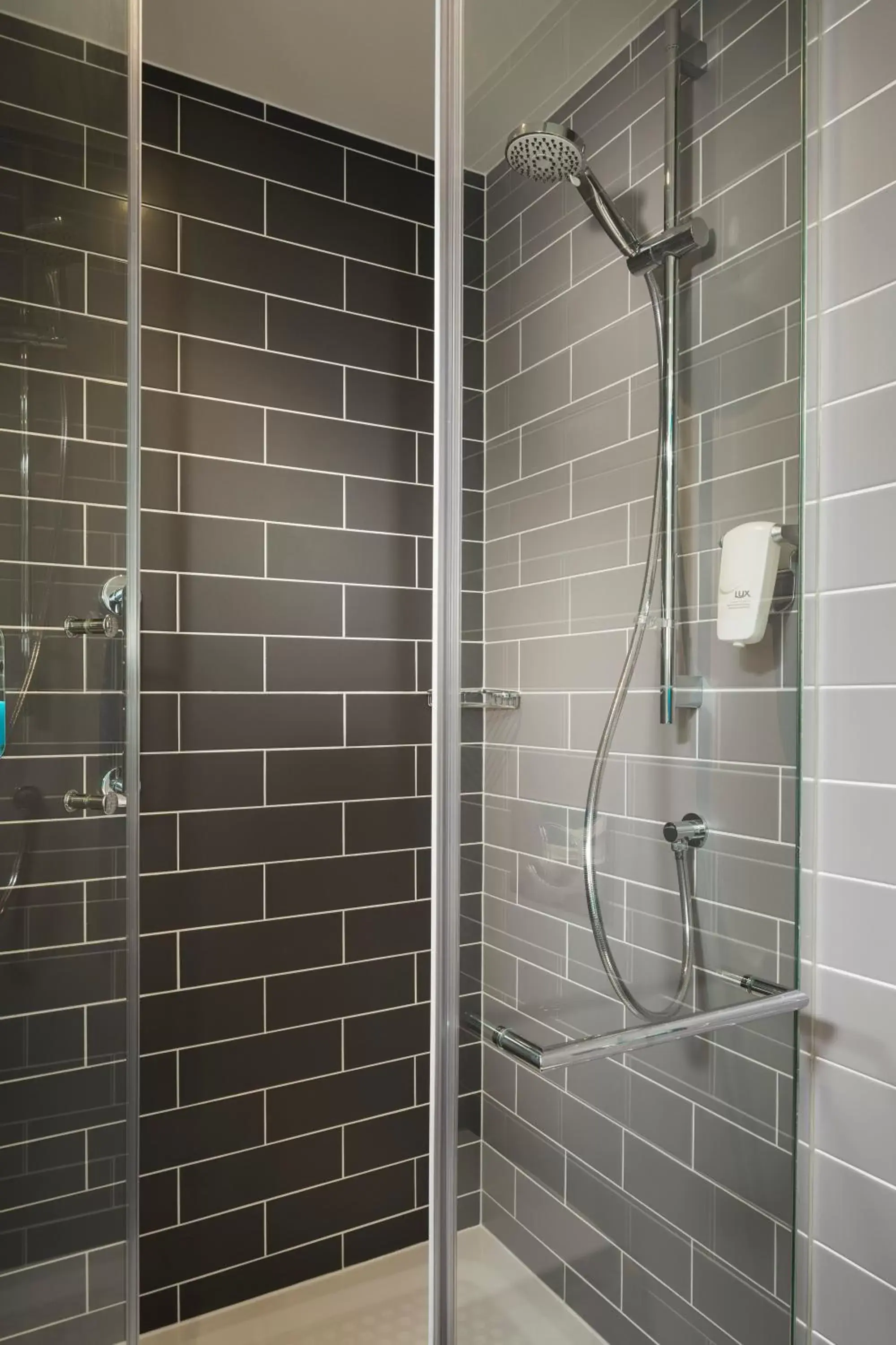 Bathroom in Holiday Inn Express - Rouen Centre - Rive Gauche, an IHG Hotel