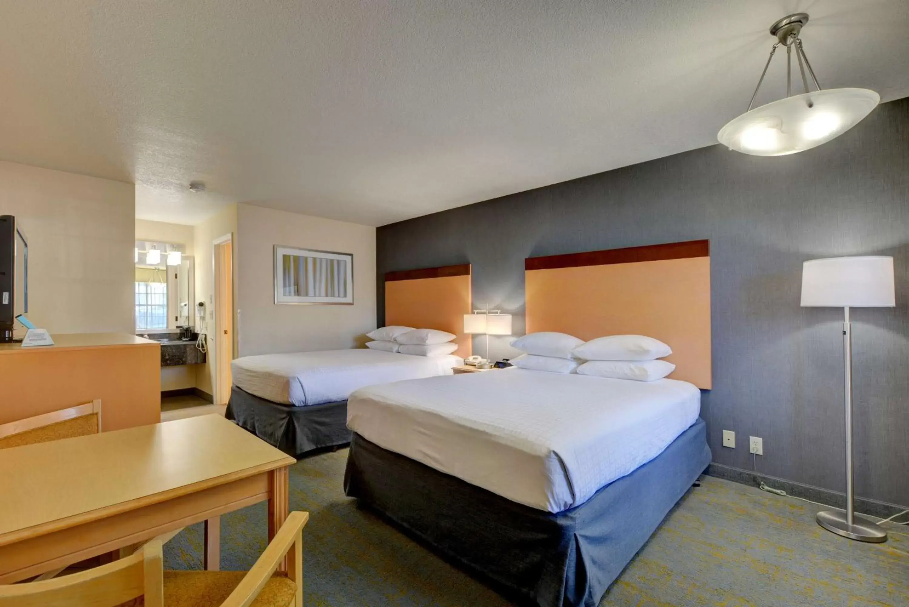 Photo of the whole room, Bed in Best Western Horizon Inn