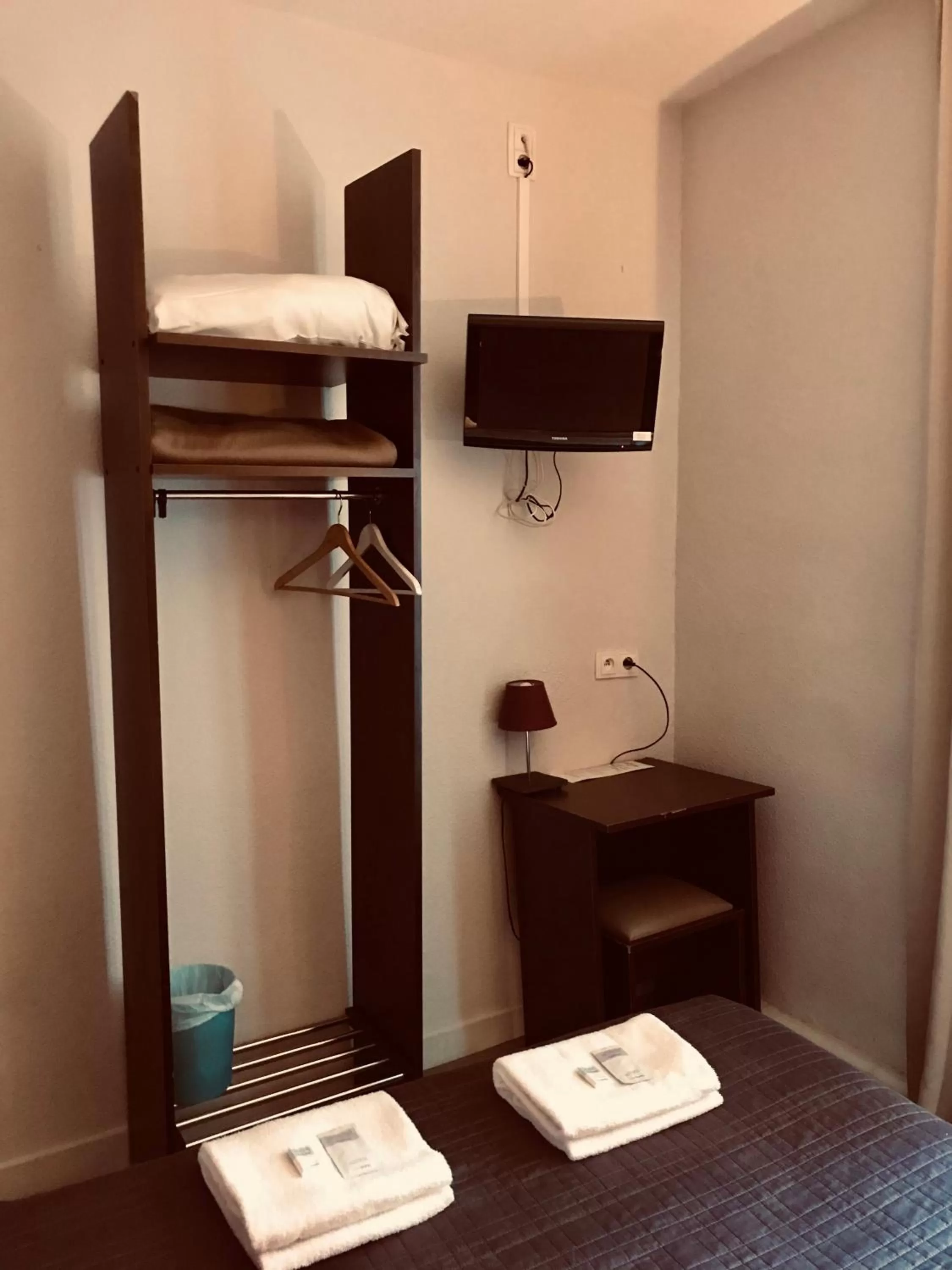 TV and multimedia, Bed in Hôtel des Ambassadeurs