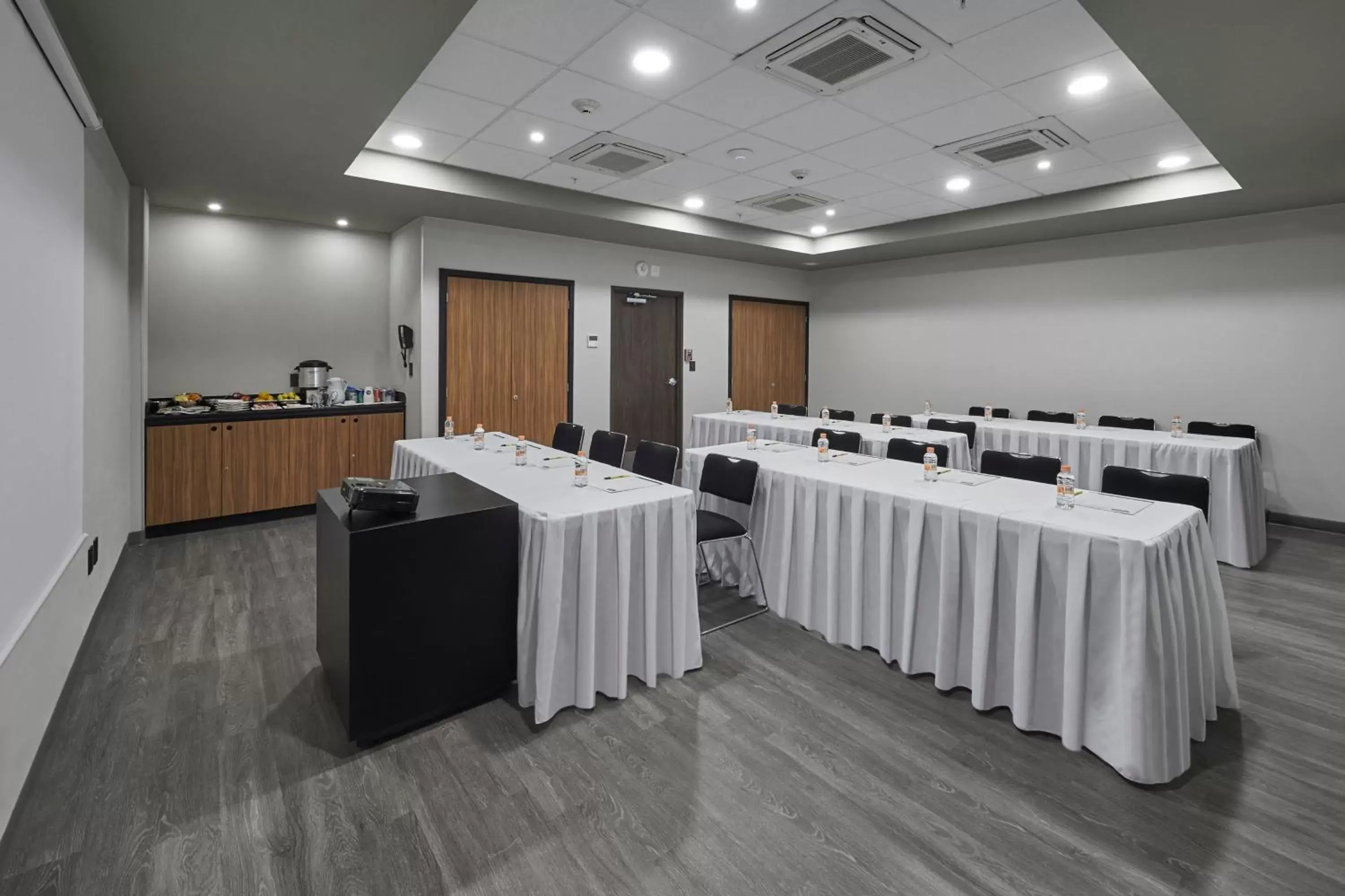 Meeting/conference room in City Express by Marriott Tlalnepantla