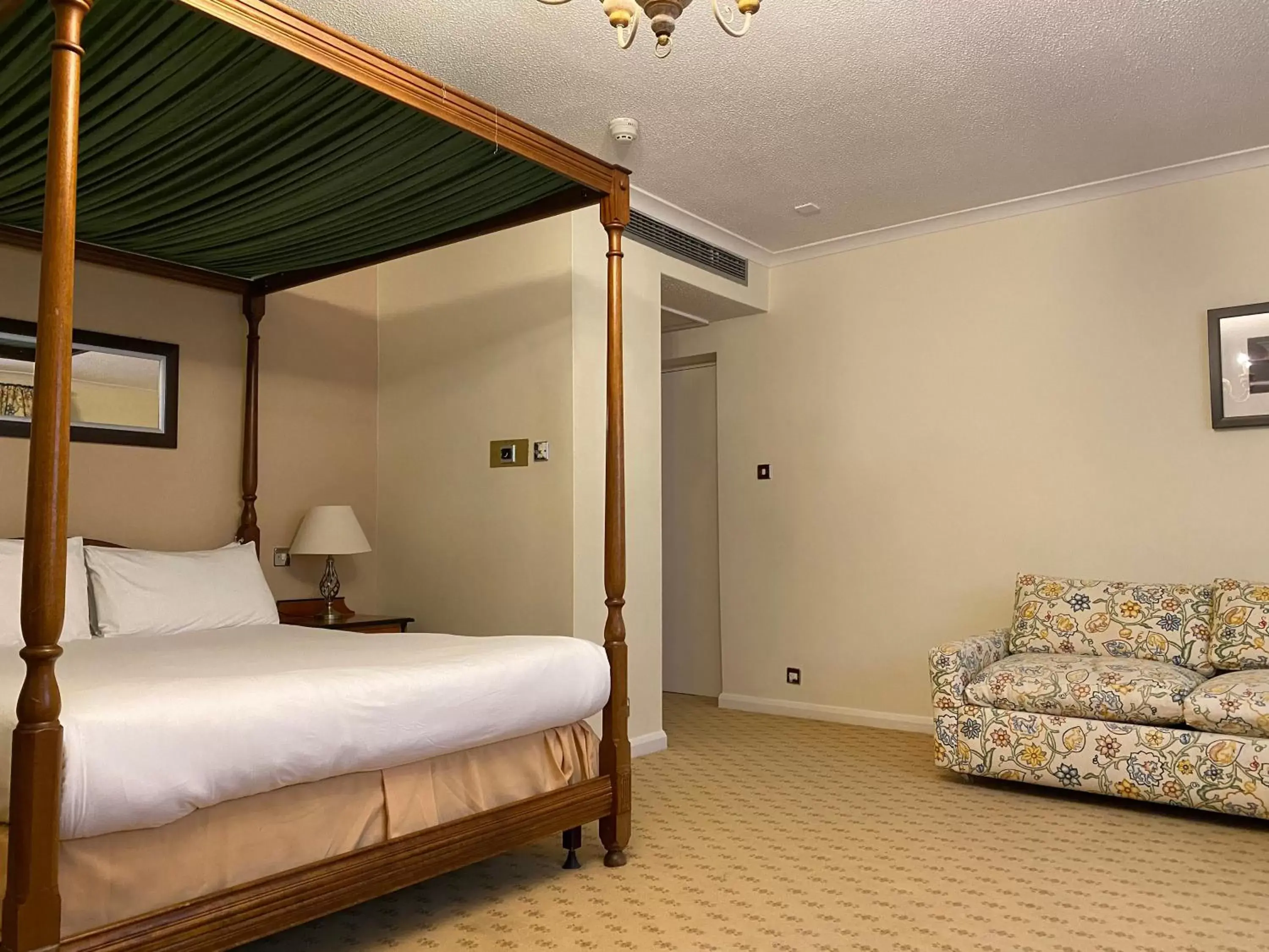 Bed in Brook Mollington Banastre Hotel & Spa