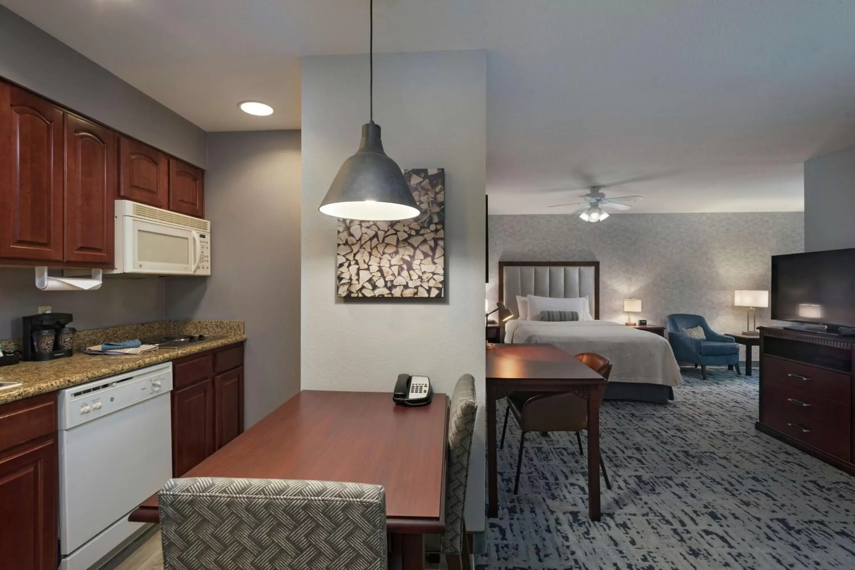 Bedroom, Kitchen/Kitchenette in Homewood Suites by Hilton Fort Collins