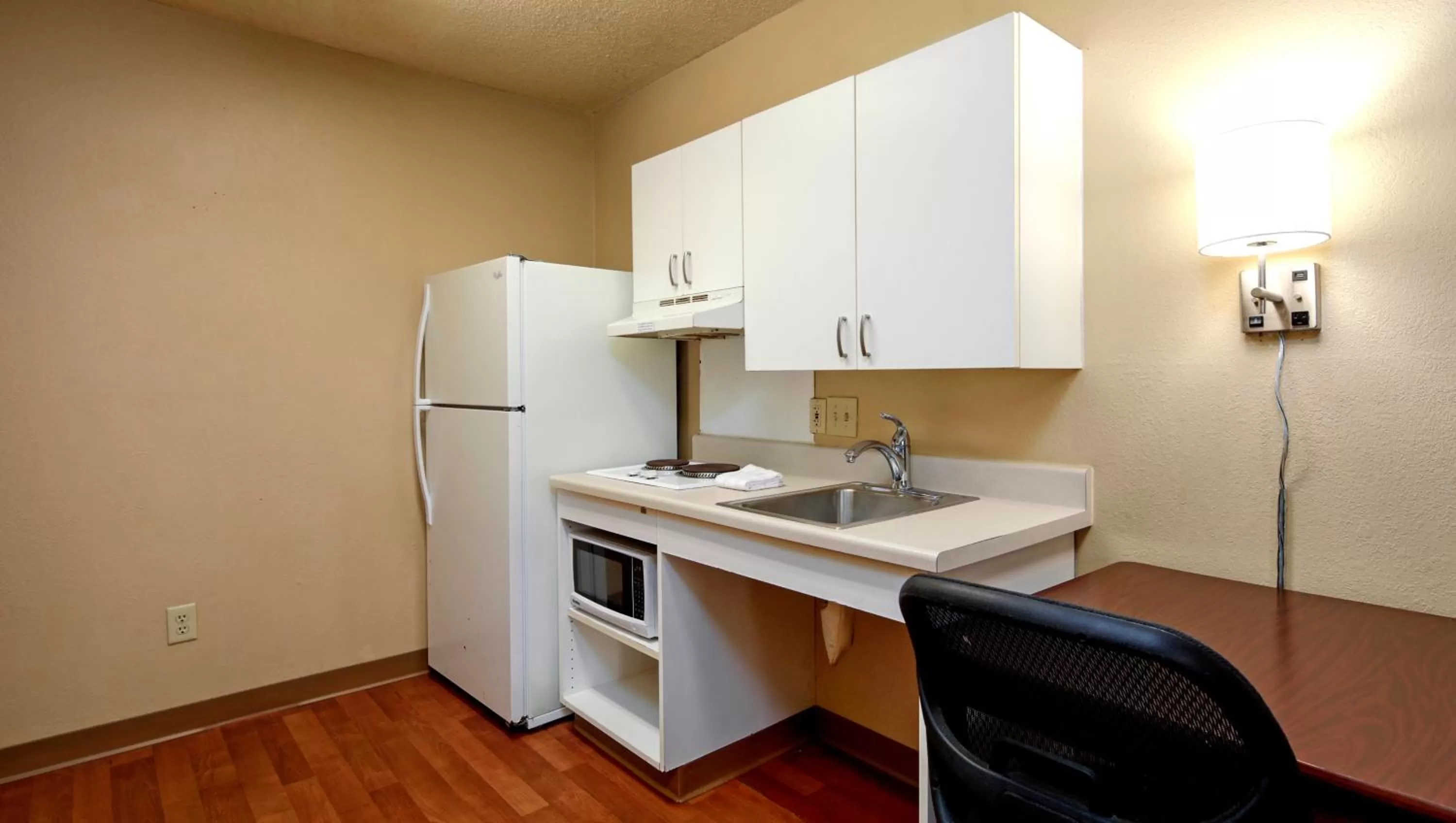 Kitchen or kitchenette in Home 1 Suites Extended Stay