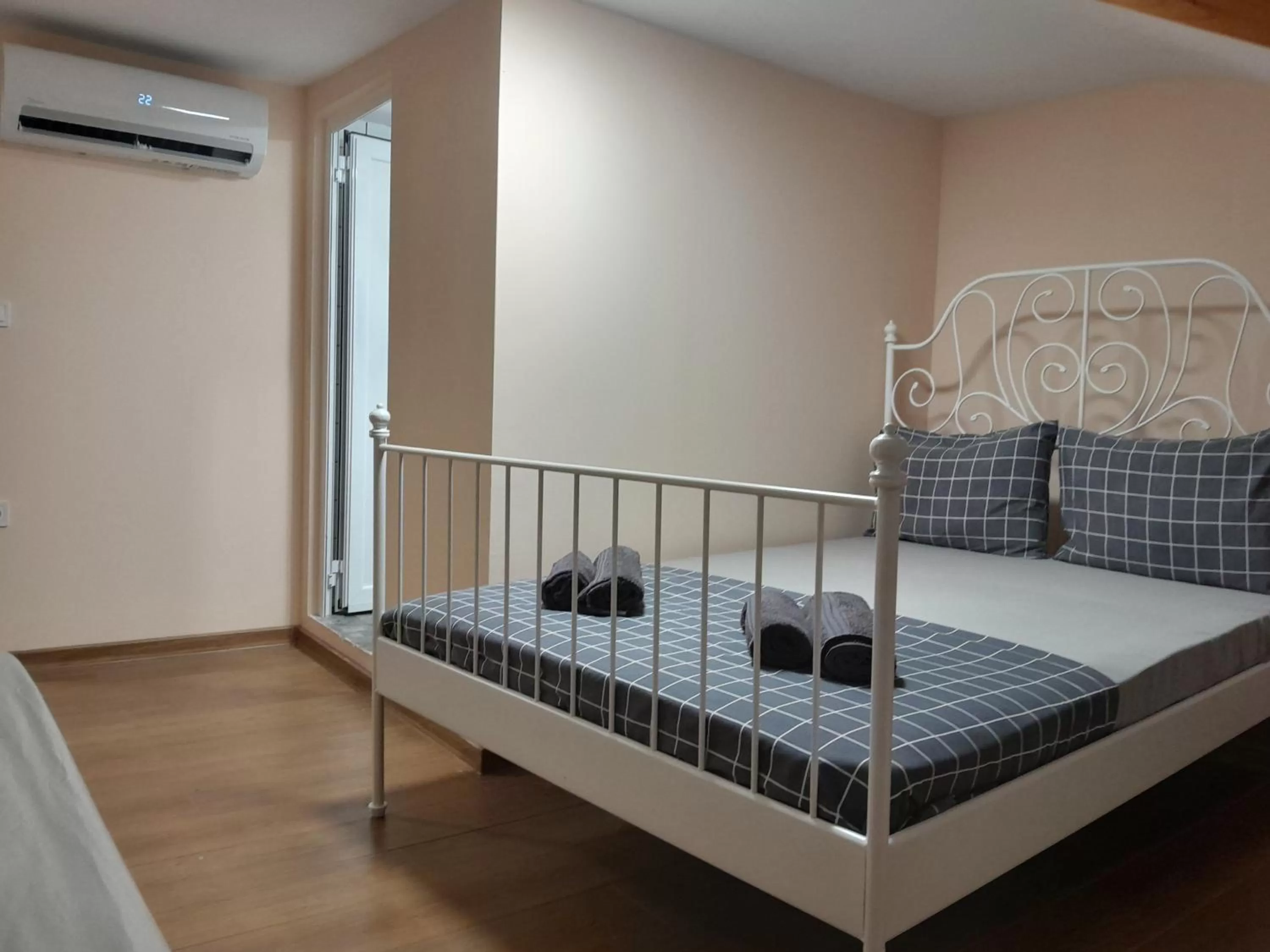 Bed in HANCHO SevenUps - KAPANA Plovdiv Center