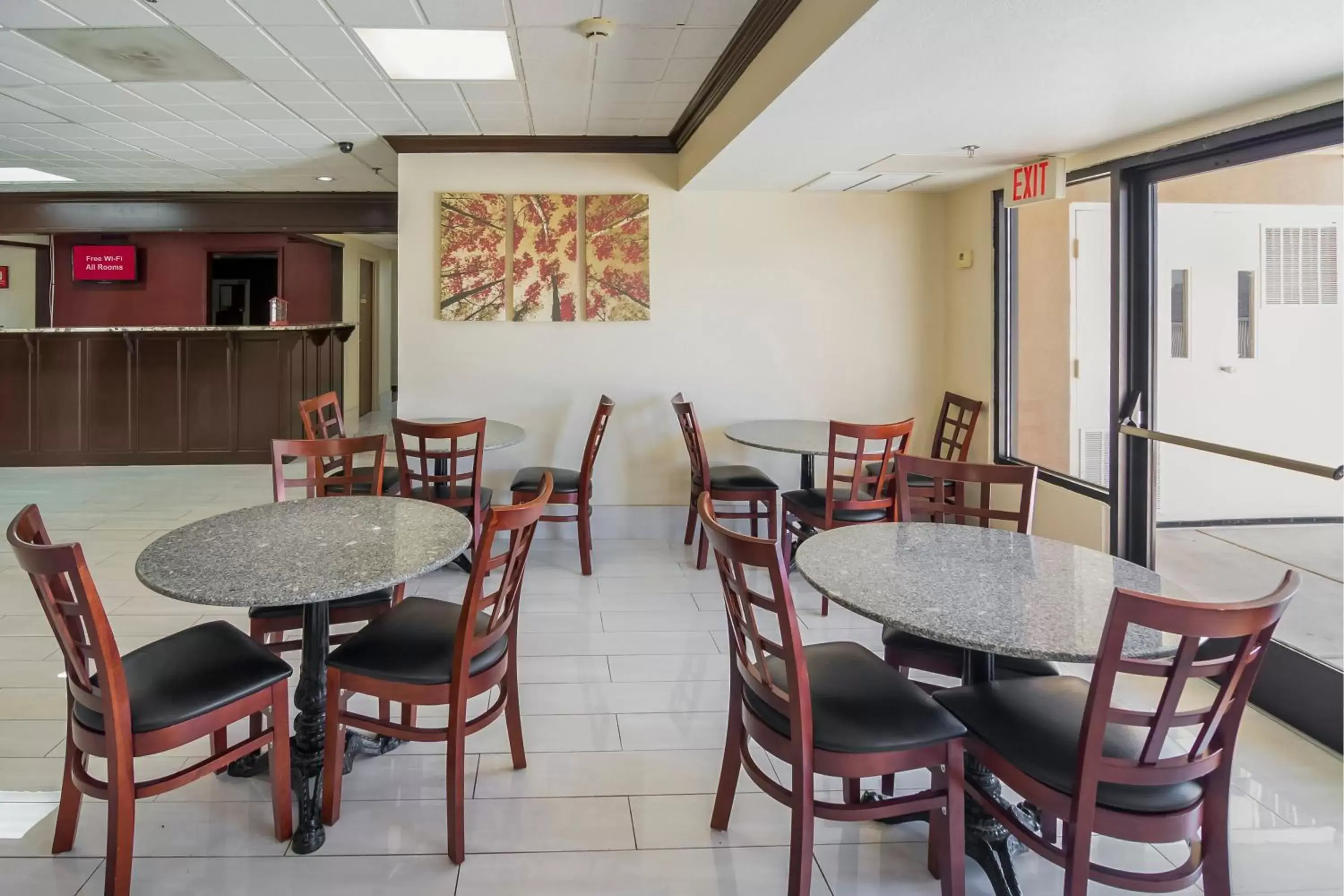 Restaurant/Places to Eat in Red Roof Inn & Suites Fayetteville-Fort Bragg