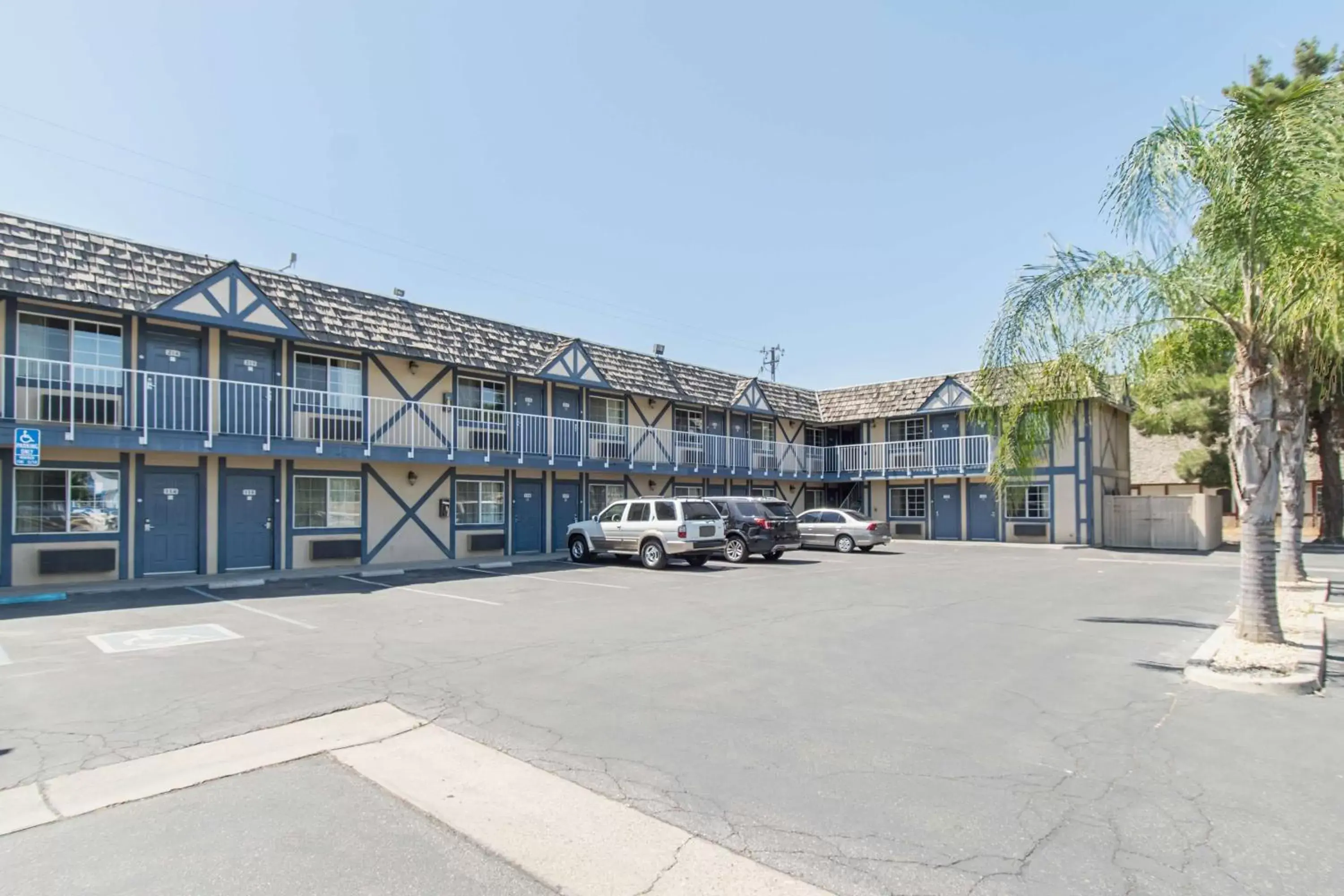 Property Building in Motel 6-Kingsburg, CA