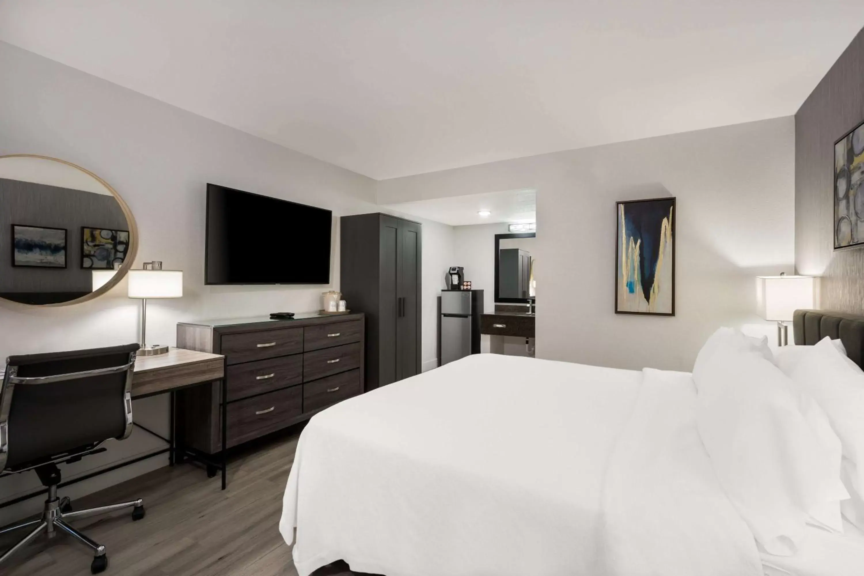 Bedroom, Bed in SureStay Plus Hotel by Best Western Scottsdale North