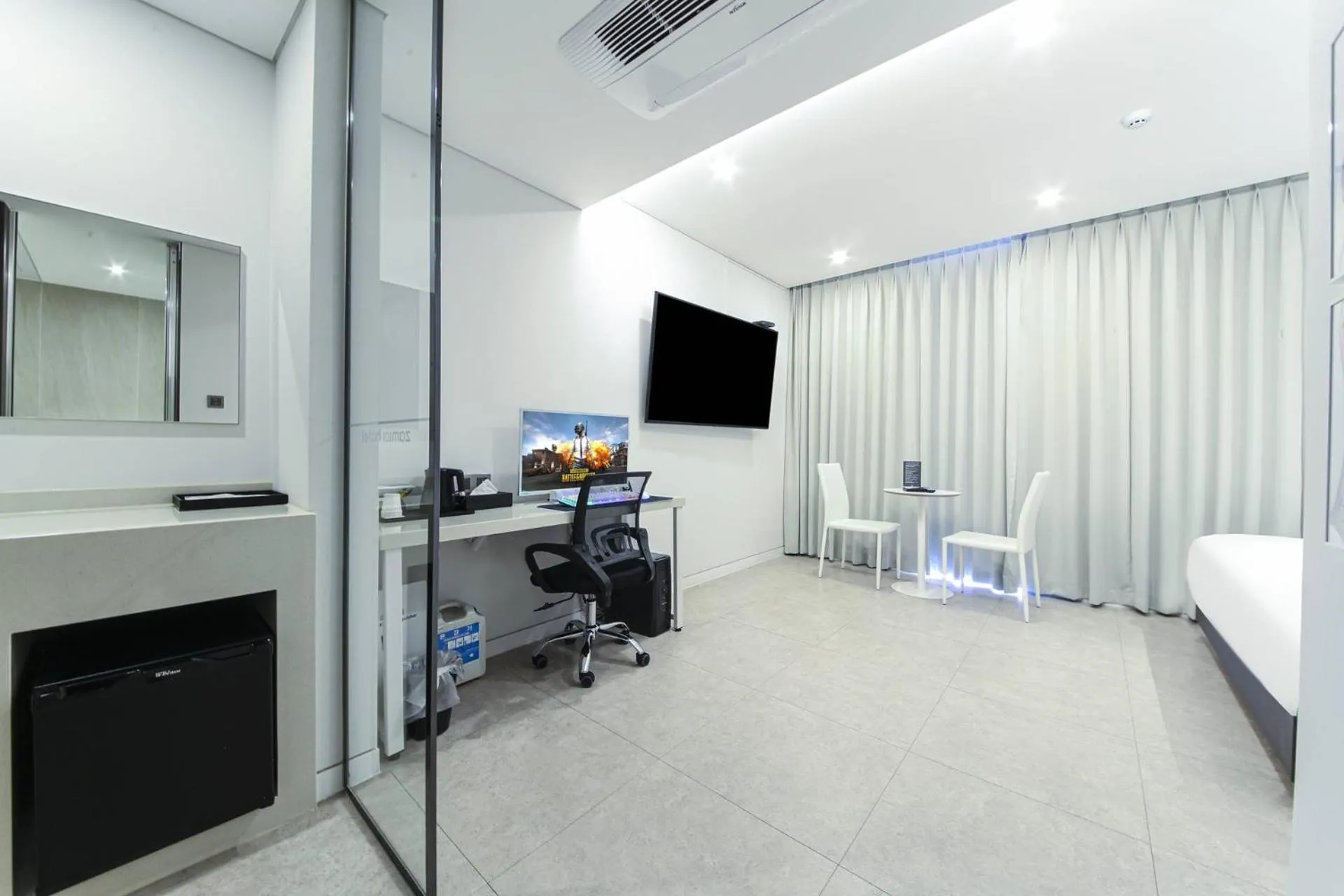 TV and multimedia, TV/Entertainment Center in Zam101Hotel