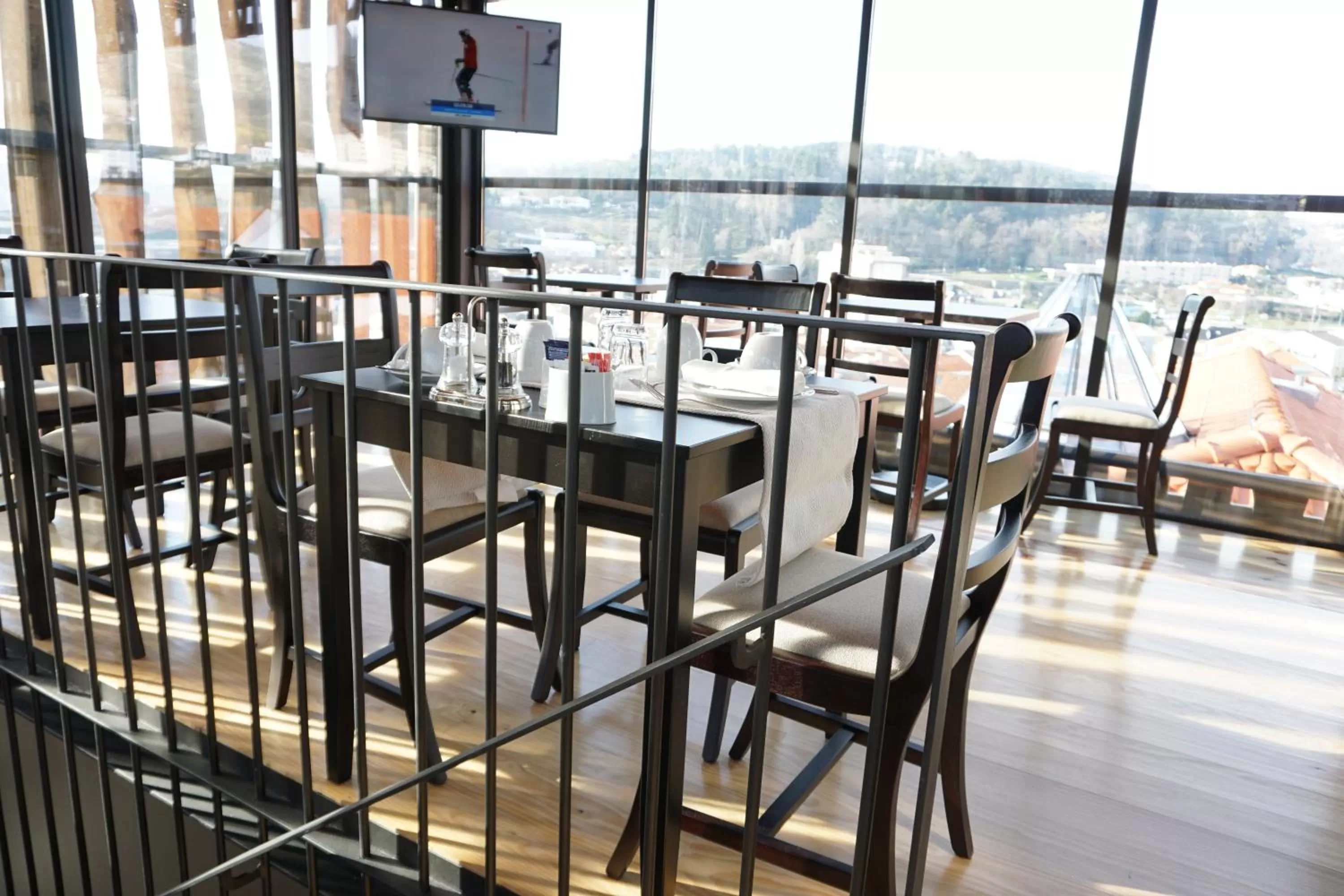 Restaurant/places to eat in Muralha Charm House