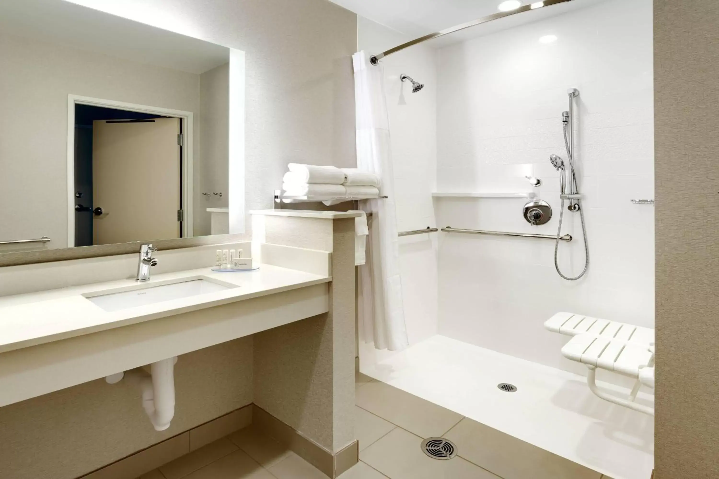 Bathroom in Fairfield Inn & Suites by Marriott Springfield North