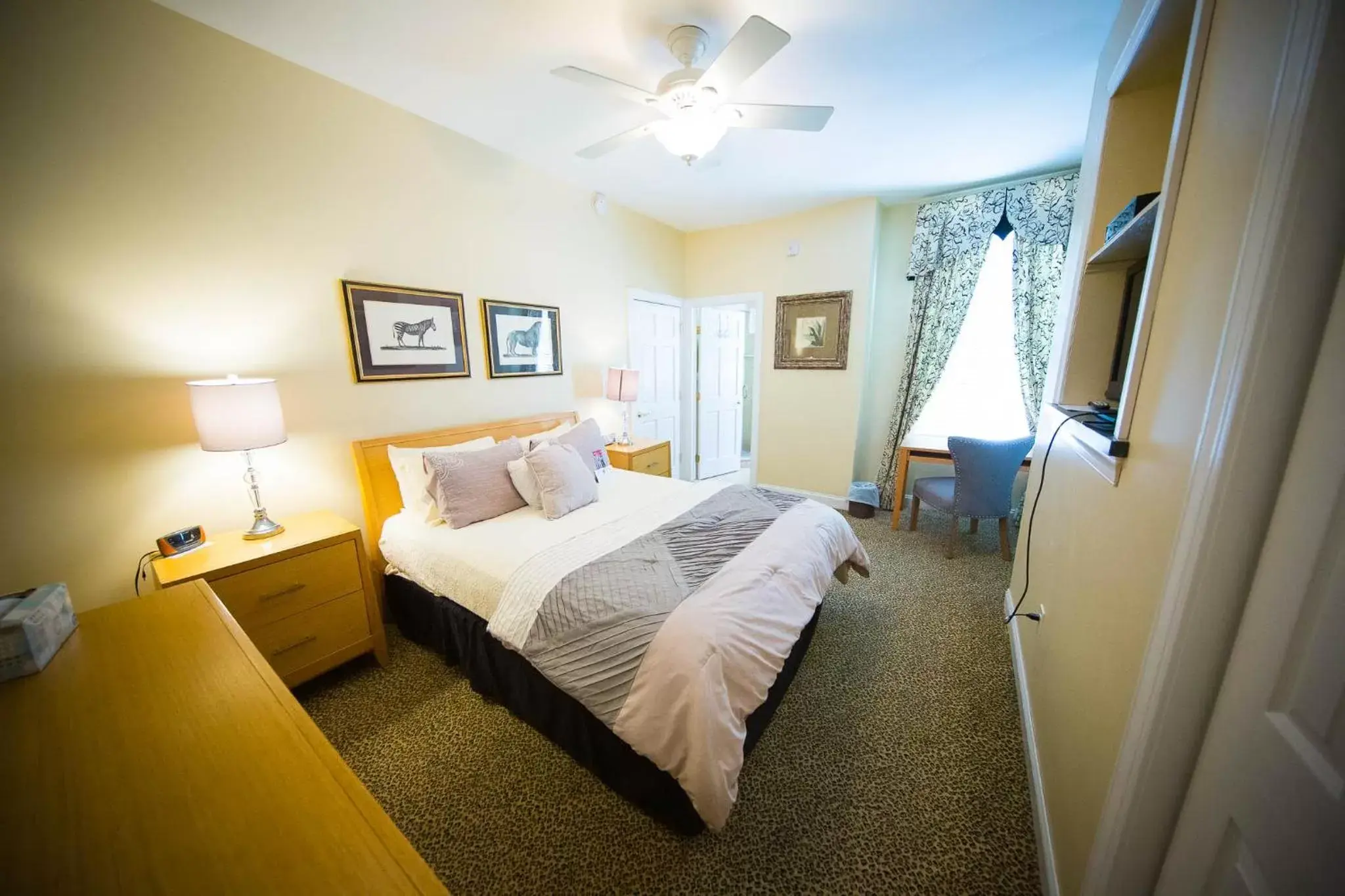 Bedroom, Bed in La Reserve Bed and Breakfast