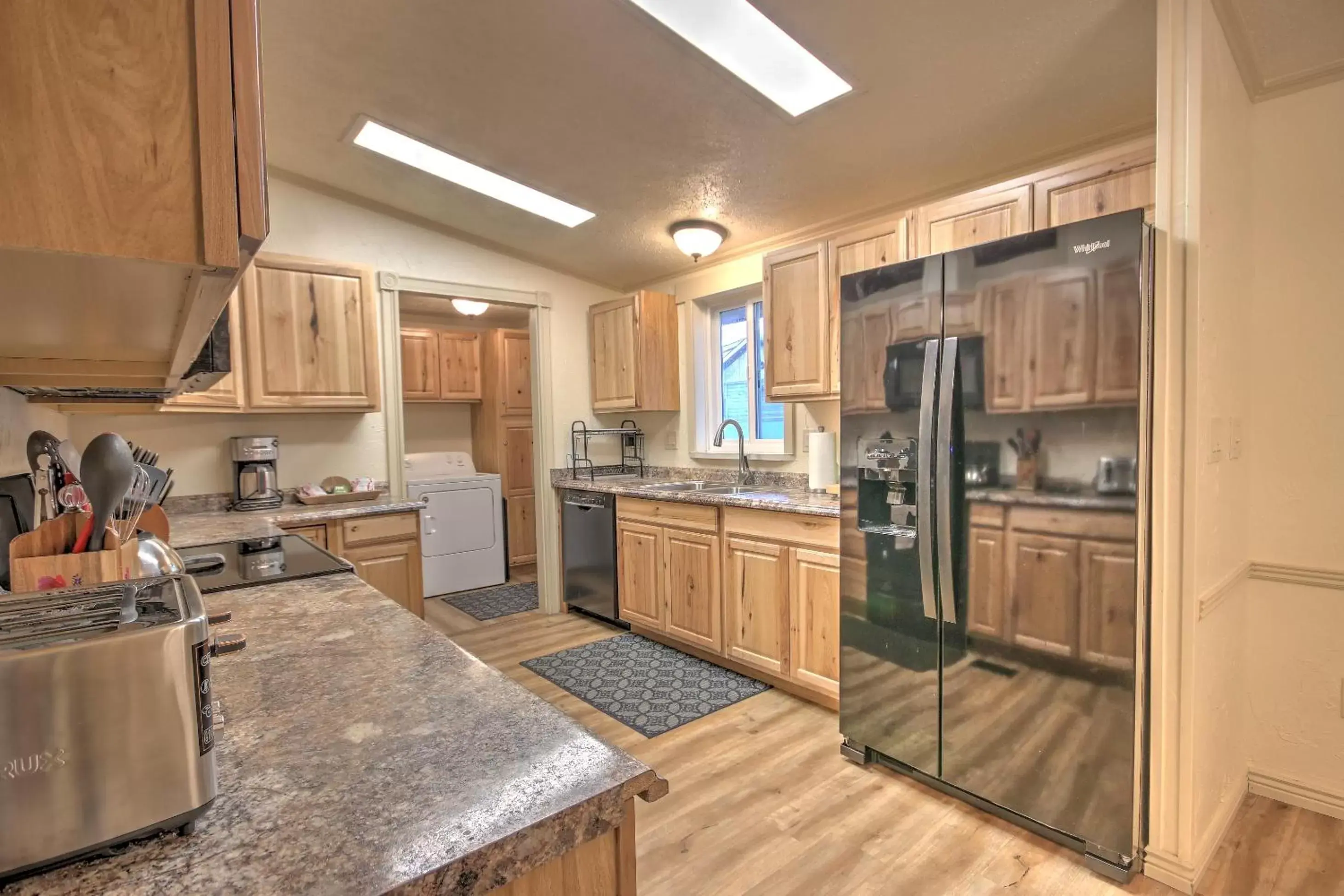 Kitchen/Kitchenette in Yellowstone Gateway Inn