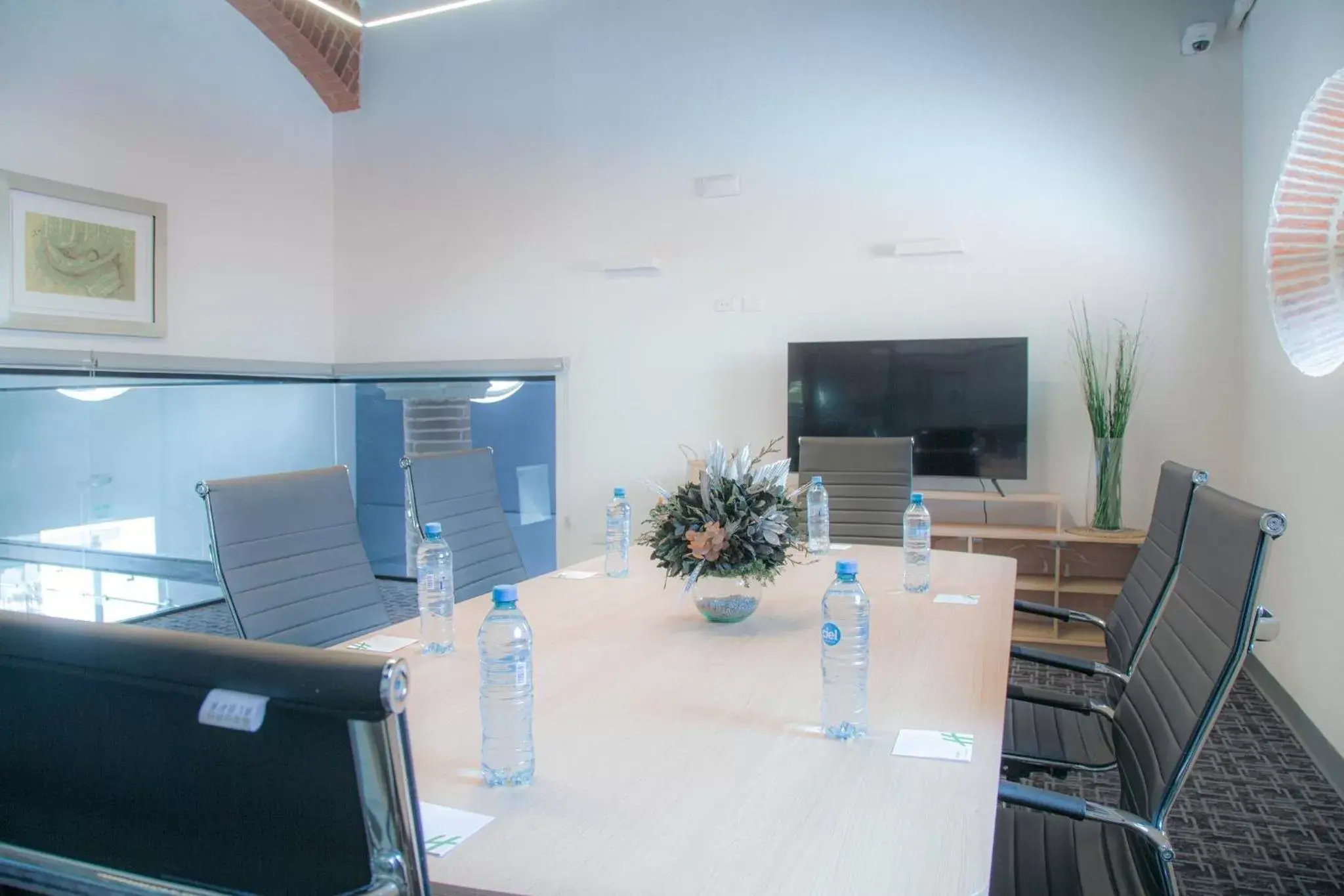 Meeting/conference room, TV/Entertainment Center in Holiday Inn Tlaxcala, an IHG Hotel