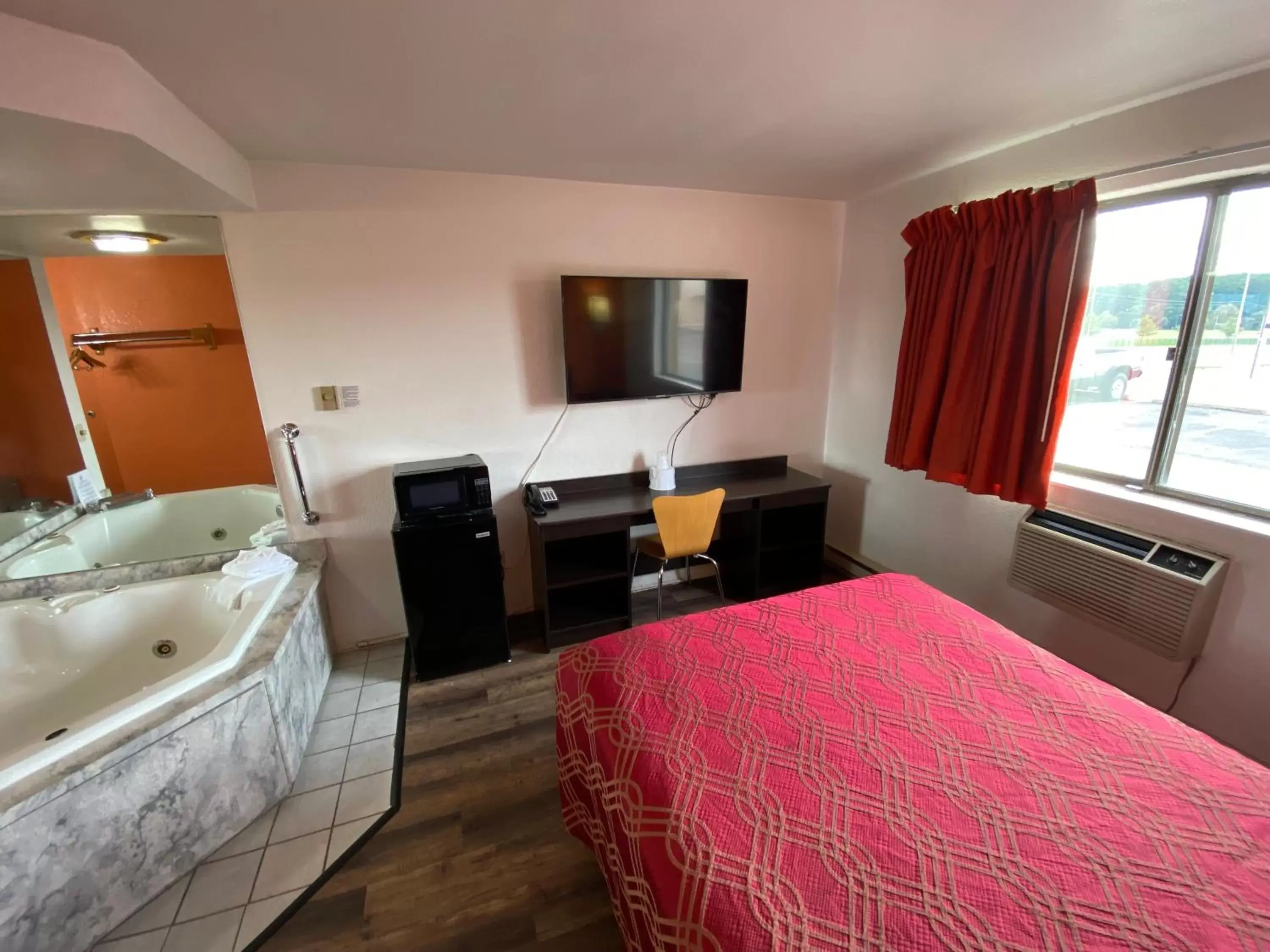 TV and multimedia, Bed in Reliance Inn TV and multimedia, Bed in Reliance Inn