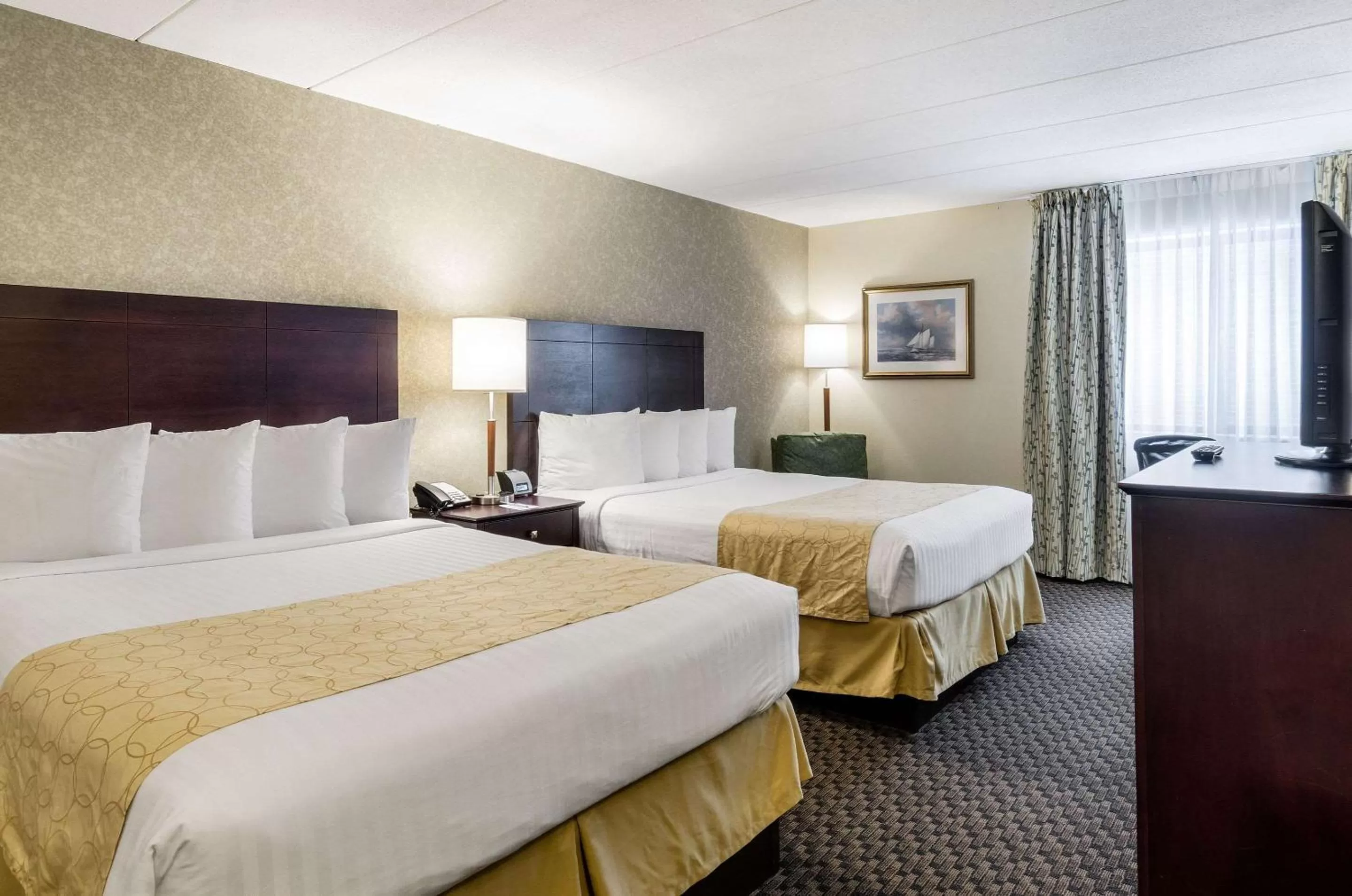 Photo of the whole room, Bed in Clarion Hotel Seekonk - Providence