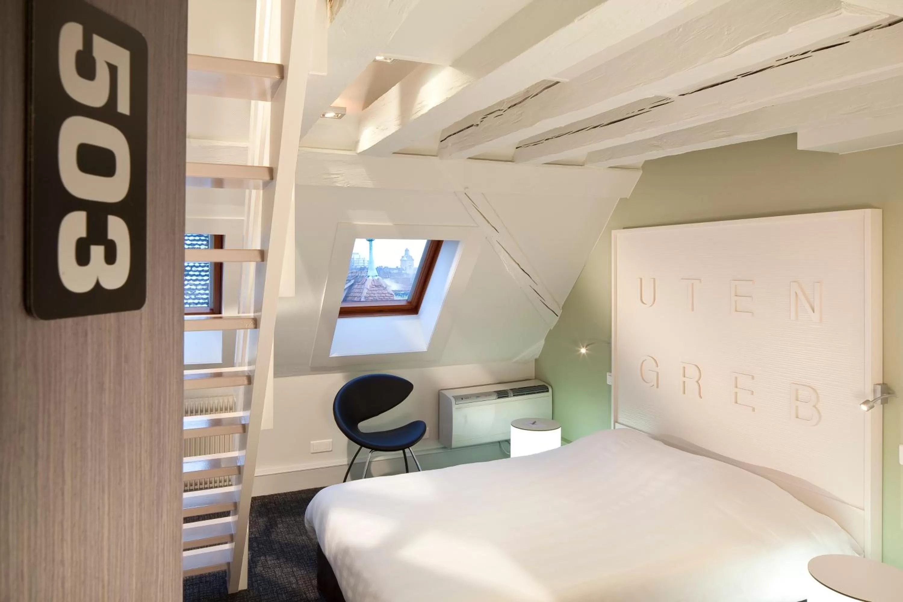 Photo of the whole room, Bed in Hôtel Gutenberg