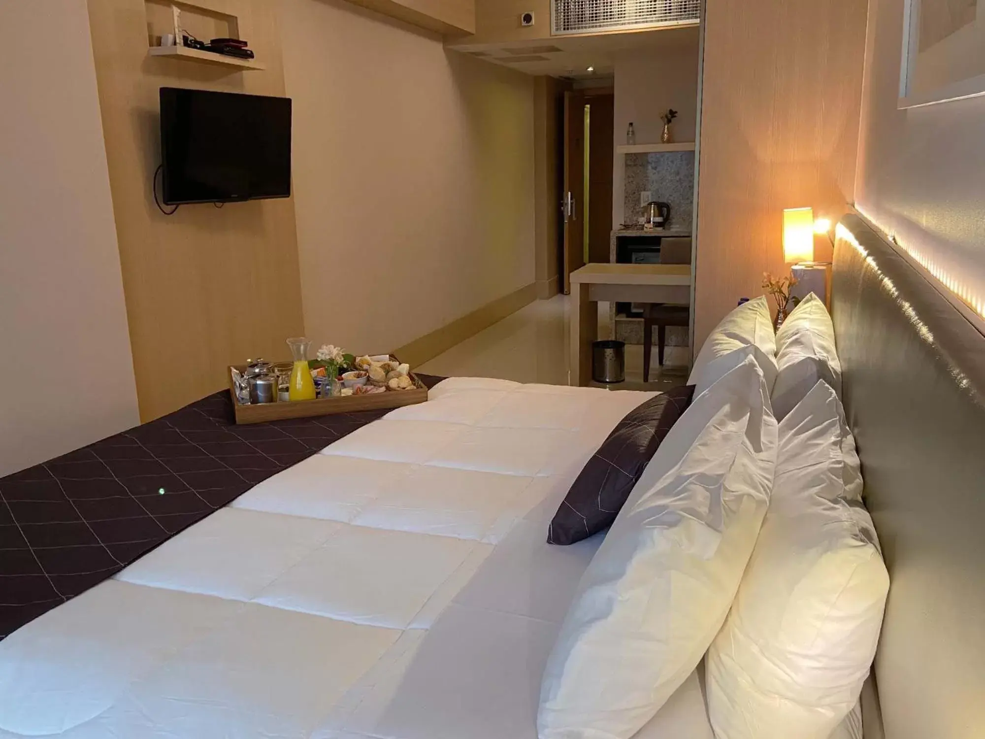 Bedroom, Bed in Cullinan Hplus Premium