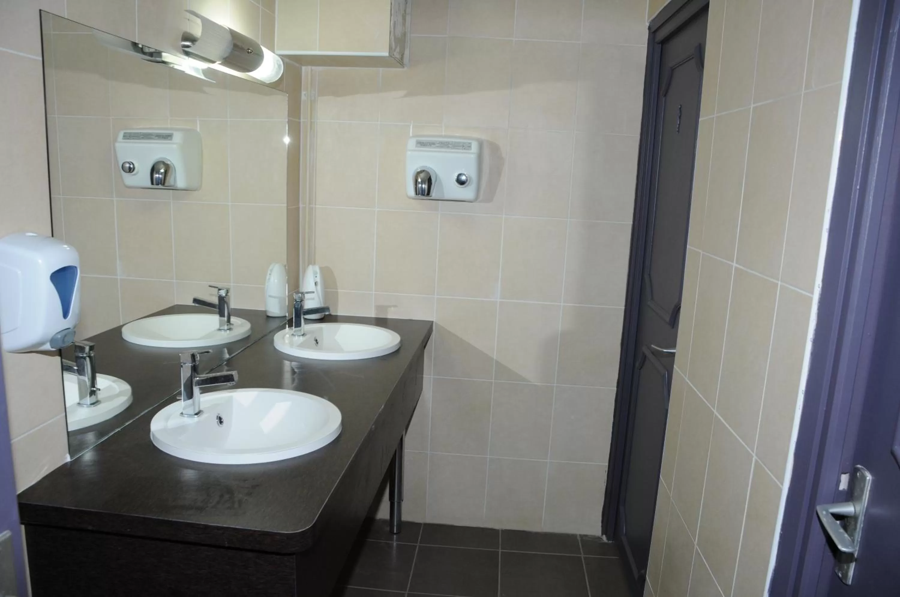 Bathroom in Hôtel Patio Brancion