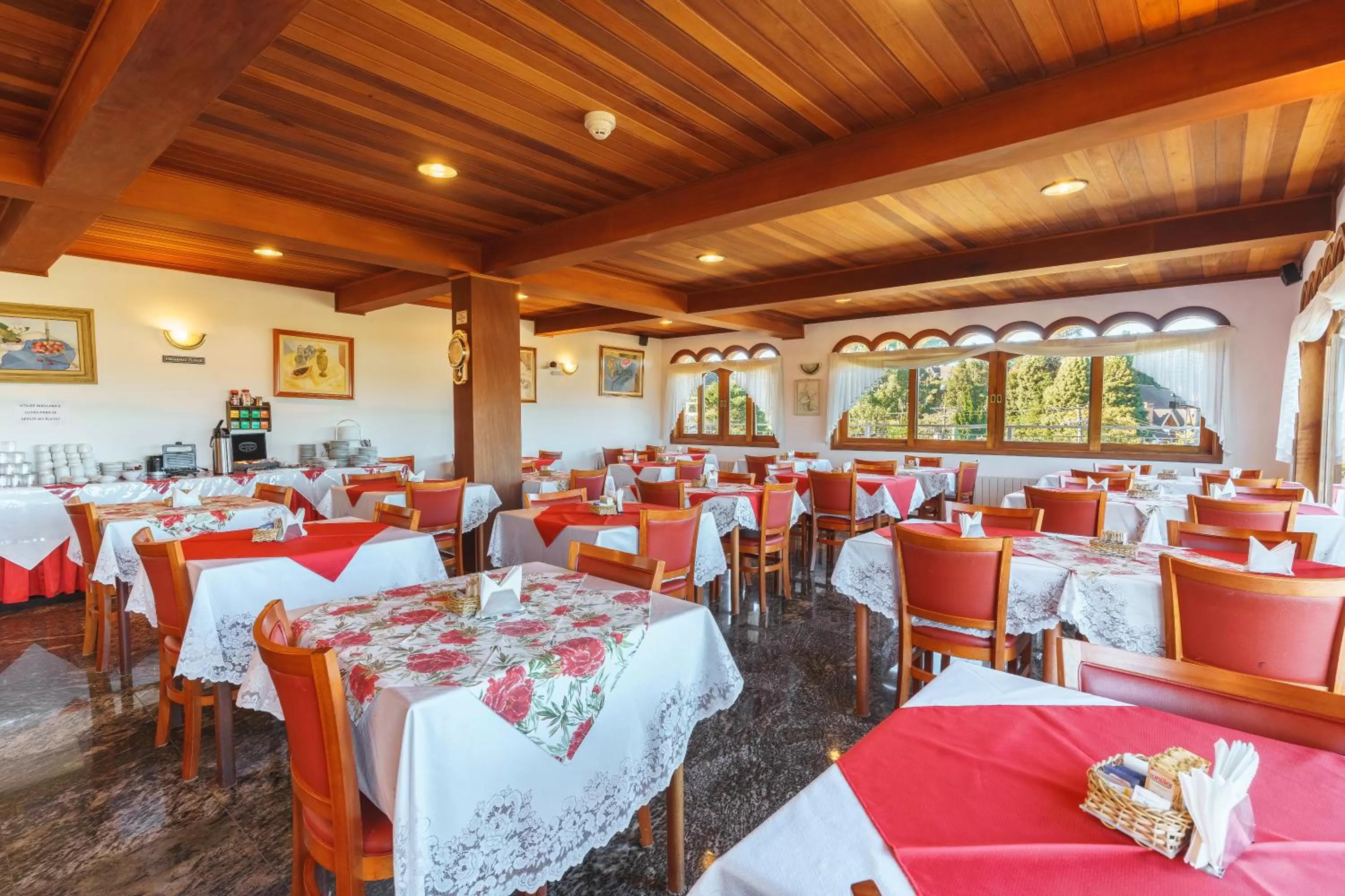 Buffet breakfast in Pousada Recanto Almeida