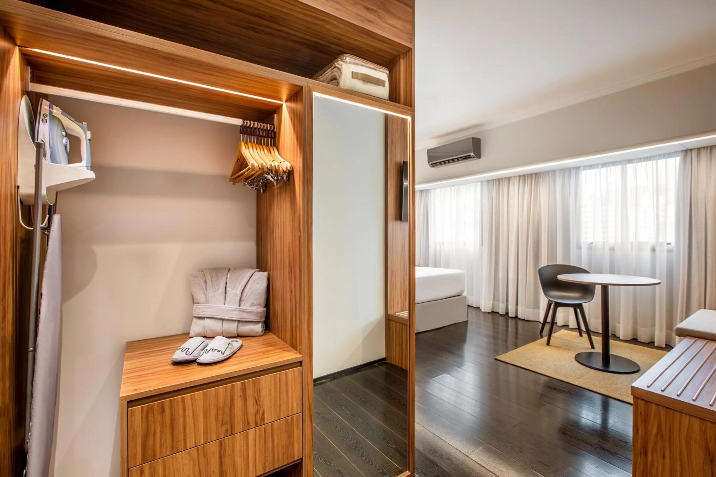 Photo of the whole room in INNSiDE by Meliá São Paulo Iguatemi