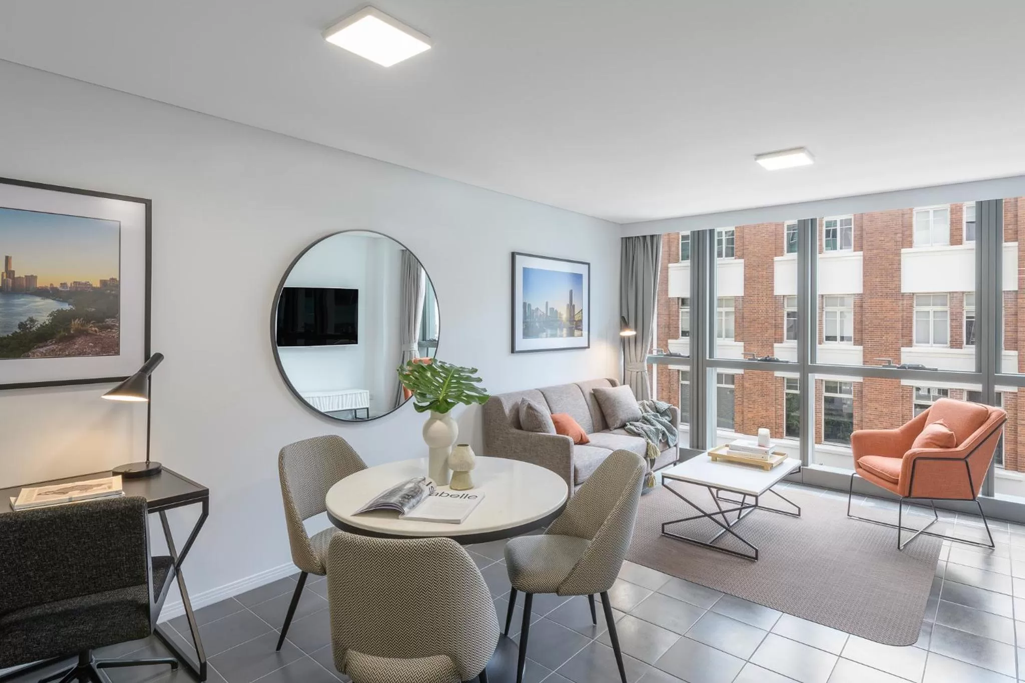 TV and multimedia in Meriton Suites Adelaide Street, Brisbane