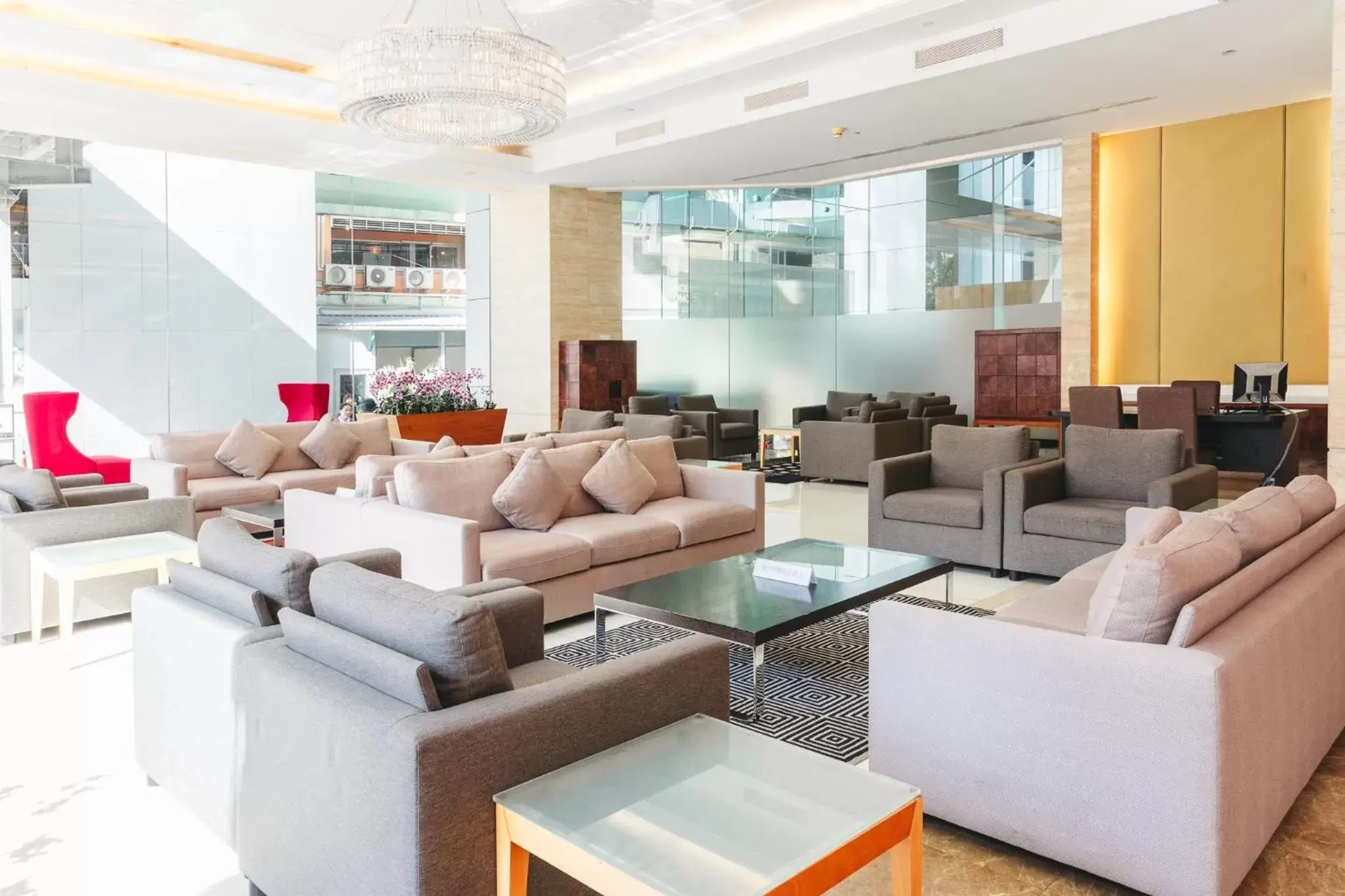Lobby or reception, Lounge/Bar in Column Bangkok Hotel