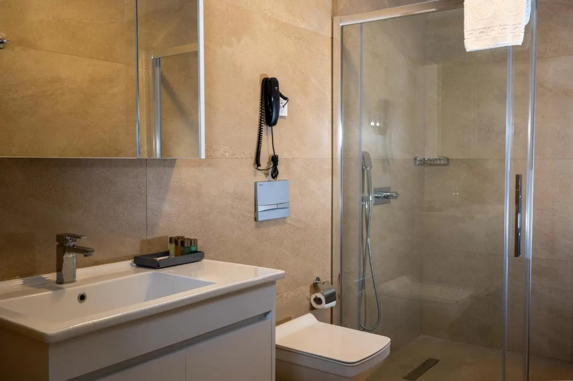 Shower, Bathroom in Leo Suites