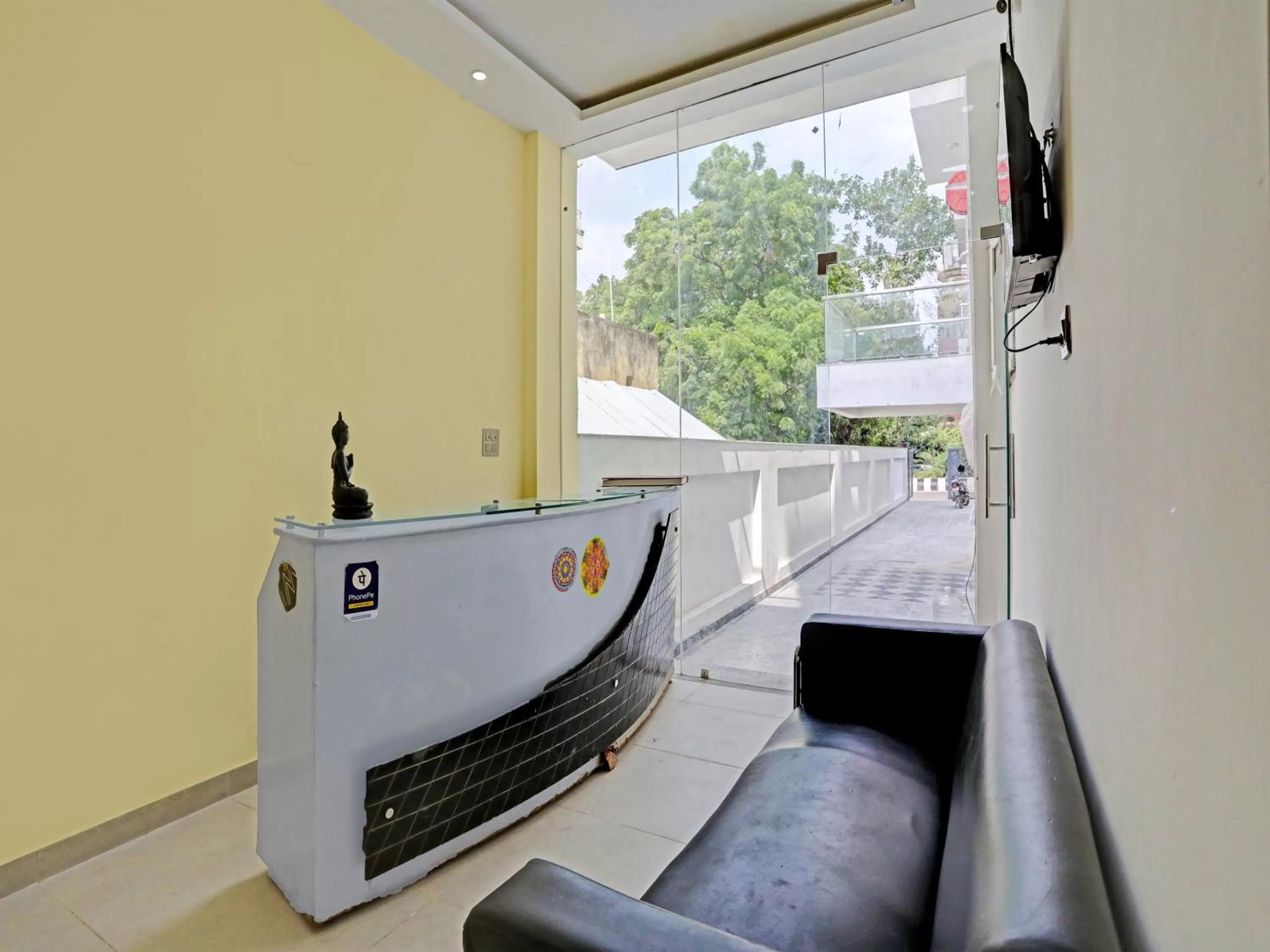 Lobby or reception in Hotel Golden Admire - Couple Friendly Hotel Noida Sector - 56