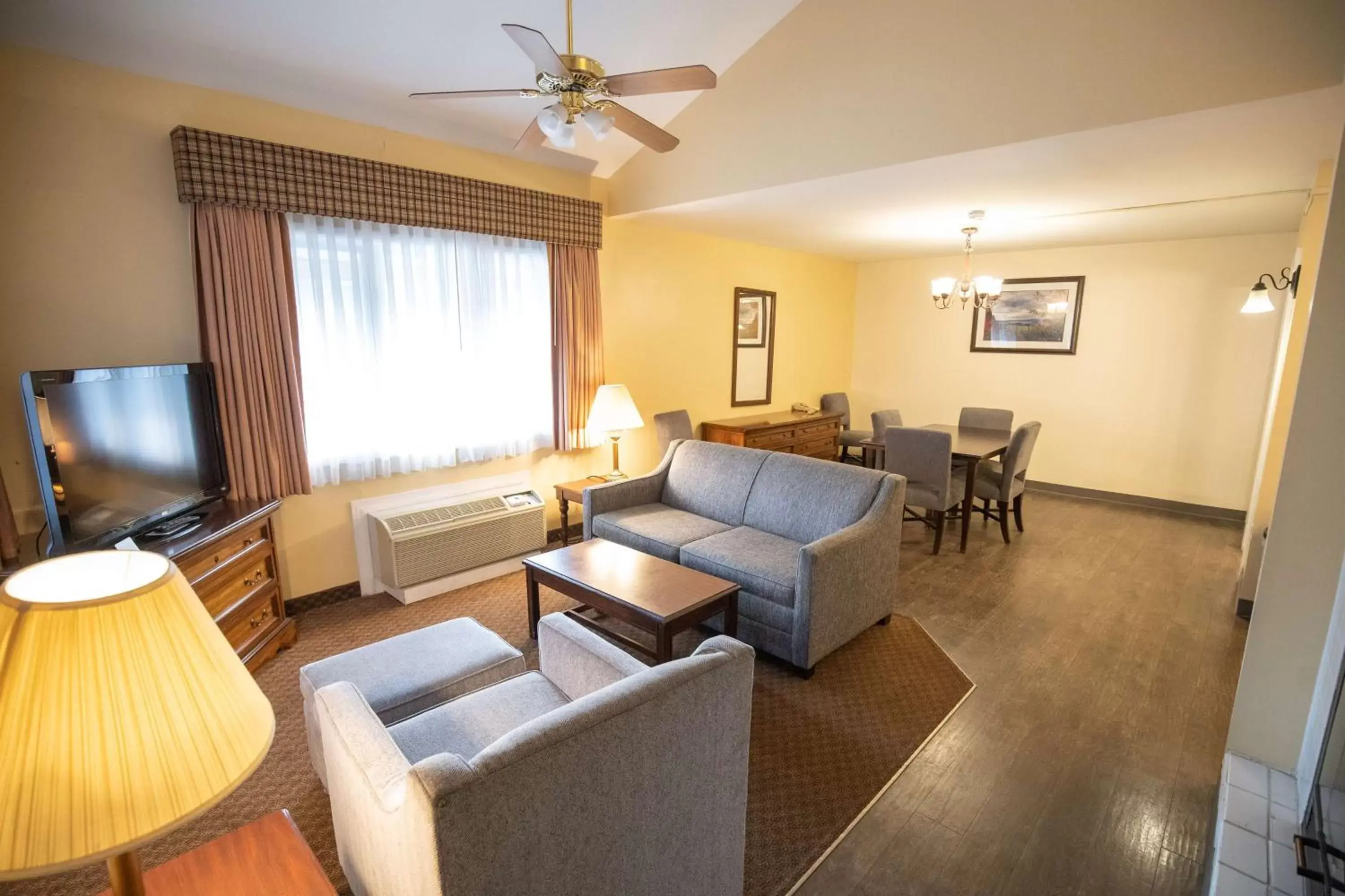 Bedroom, Seating Area in Best Western of Lake George