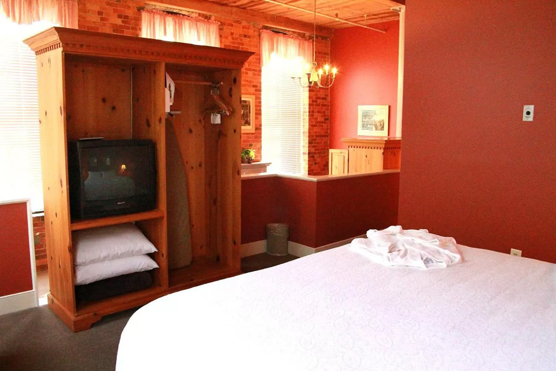 Day, Bed in The Historic Brookstown Inn, Trademark Collection by Wyndham