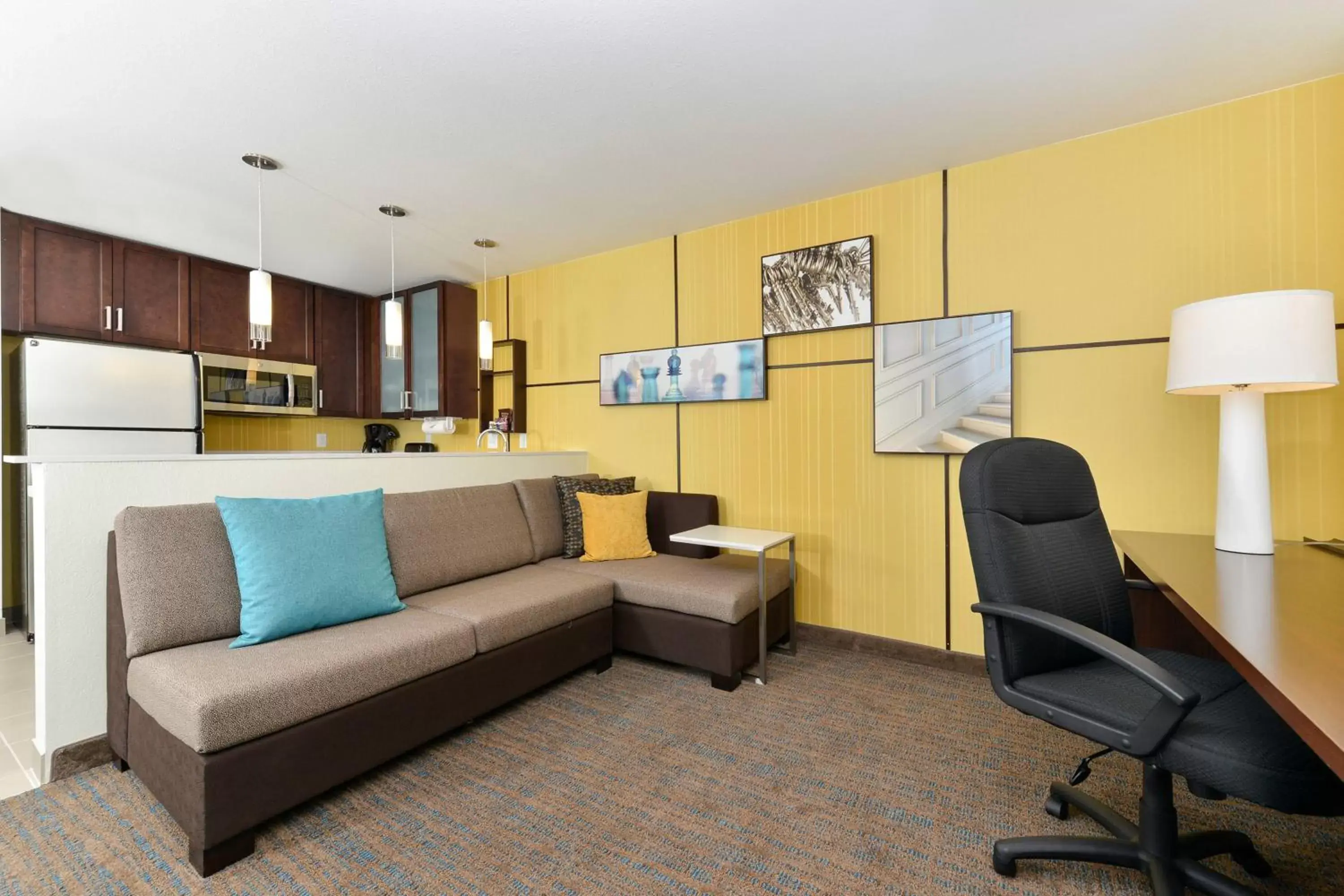 Living room, Seating Area in Residence Inn by Marriott Des Moines Downtown