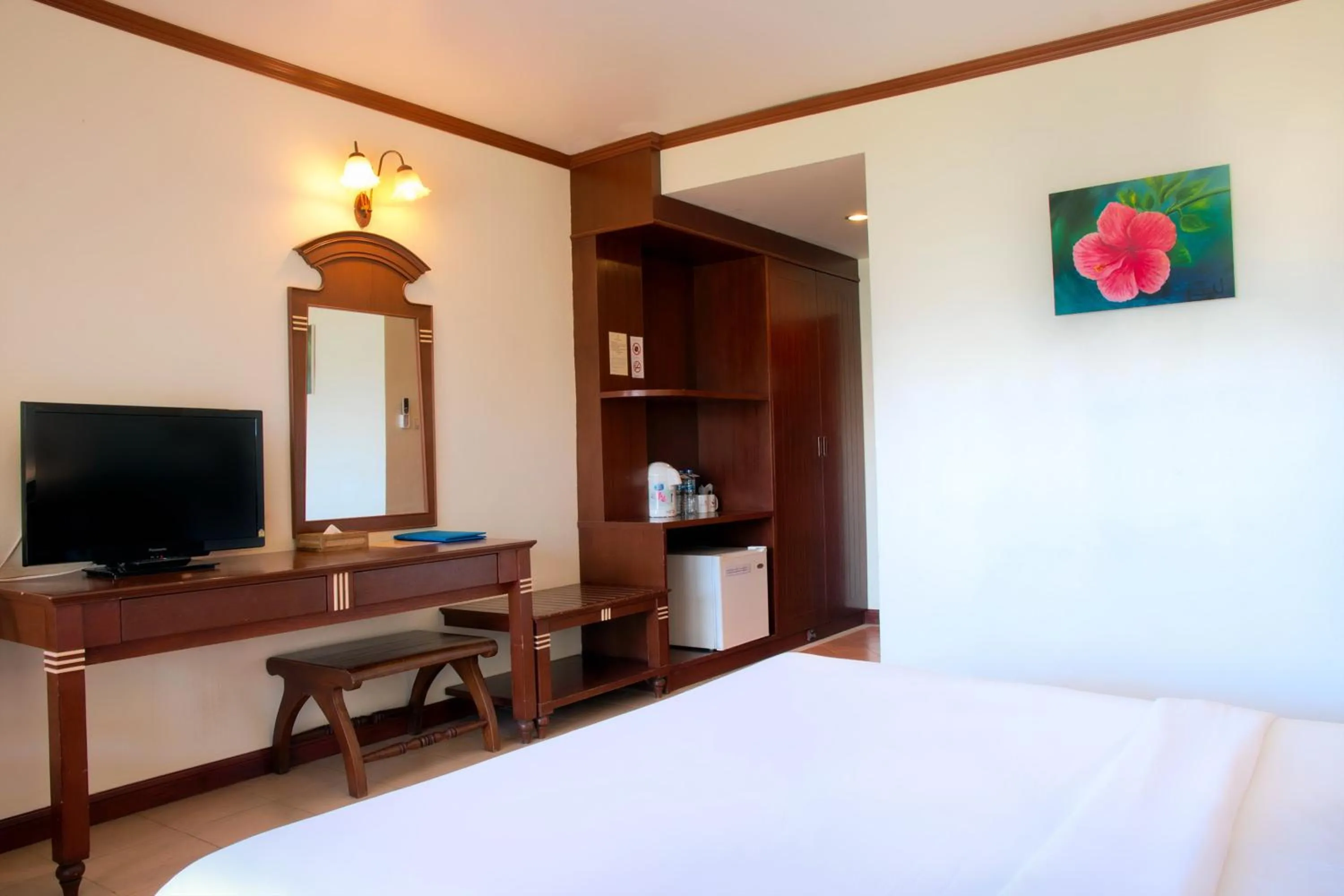 Coffee/tea facilities, Bed in Lanta Casuarina Beach Resort - SHA Plus