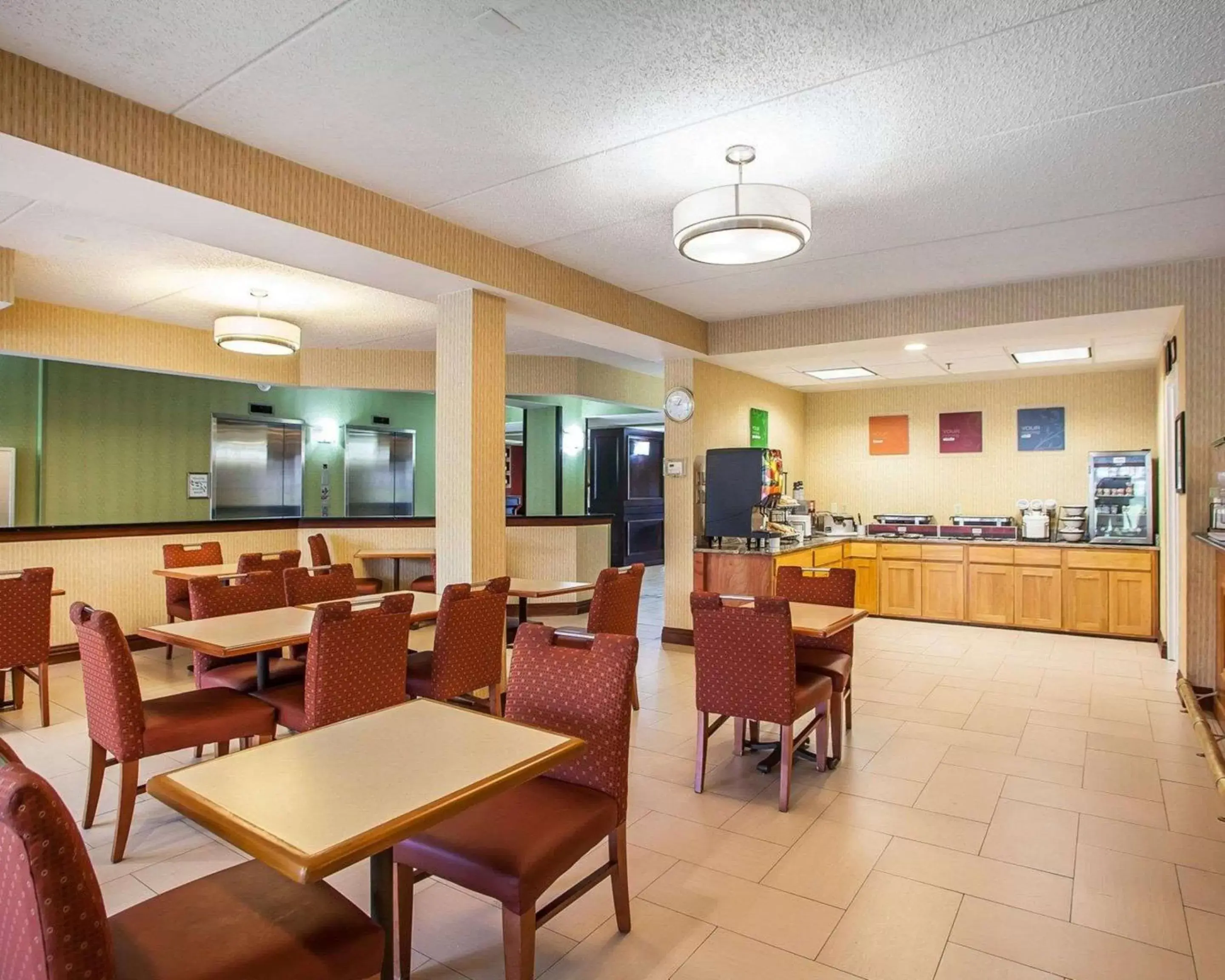 Restaurant/Places to Eat in Comfort Inn Lehigh Valley West