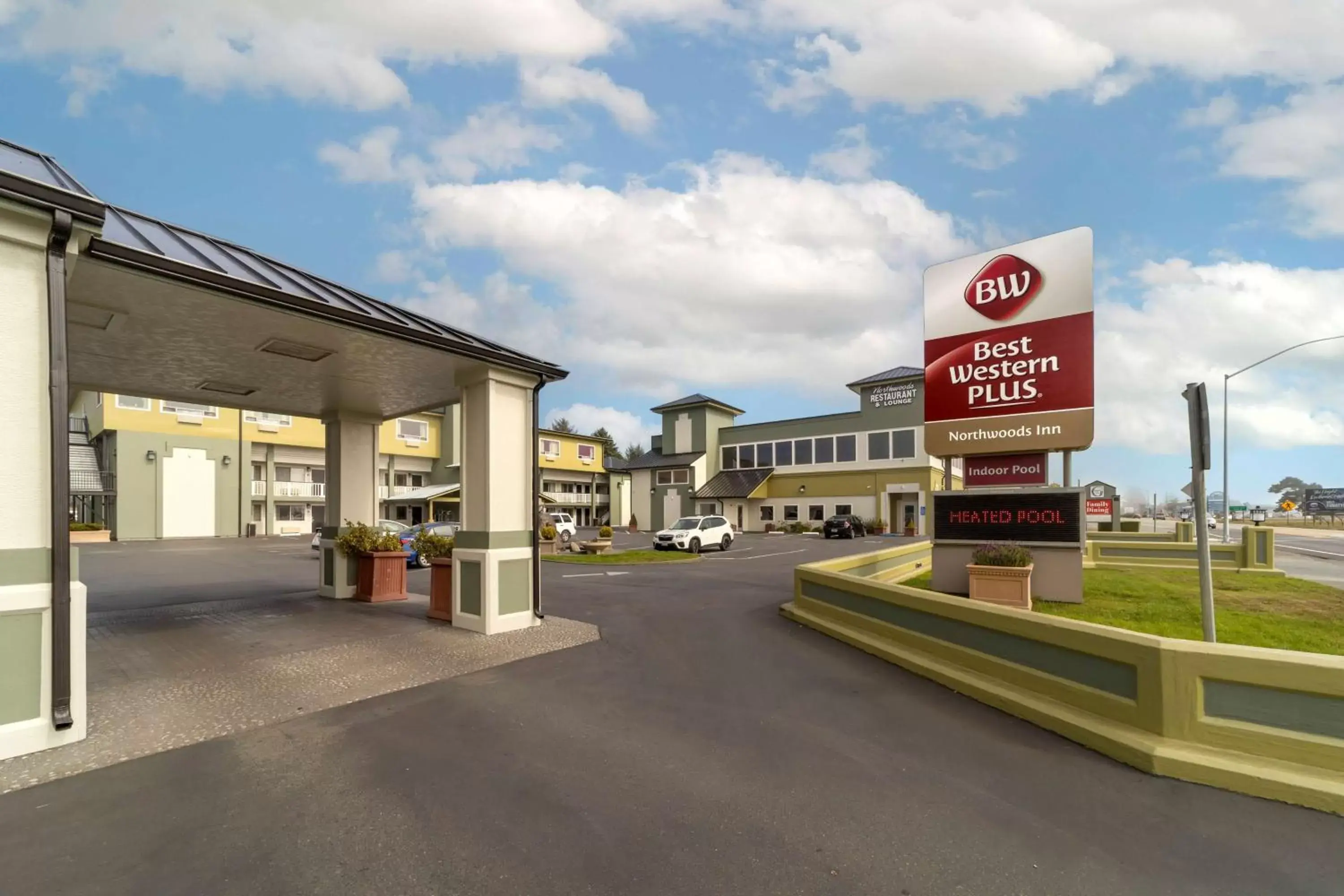 Property building in Best Western Plus Northwoods Inn Property building in Best Western Plus Northwoods Inn