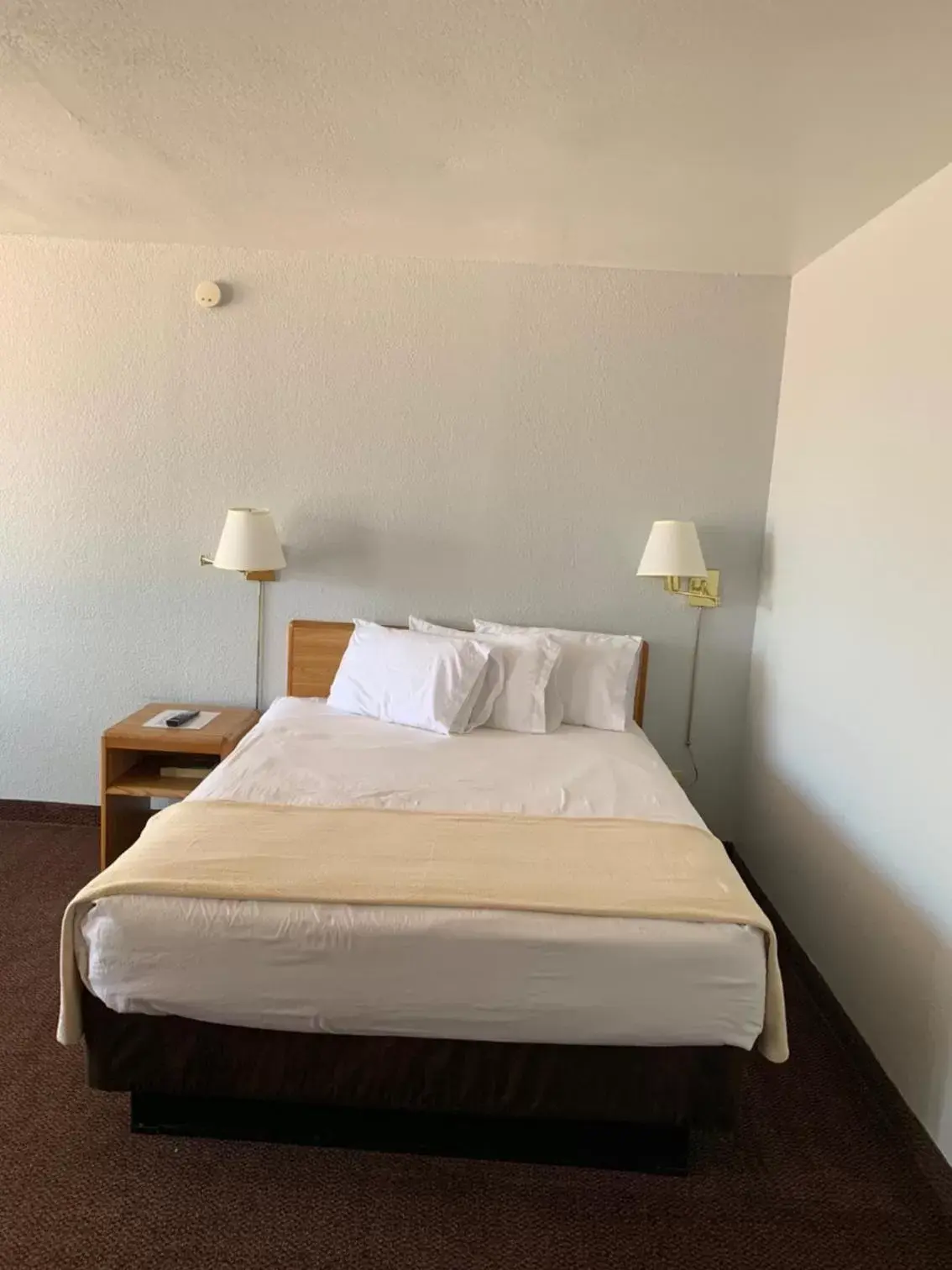 Other, Bed in EZ 8 Motel Airporter Other, Bed in EZ 8 Motel Airporter