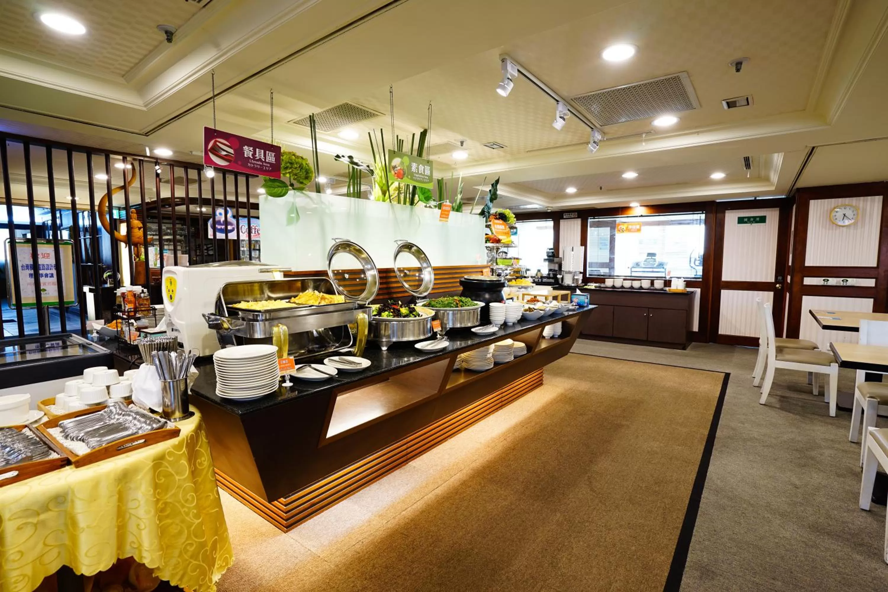 Food in Cambridge Tainan Hotel