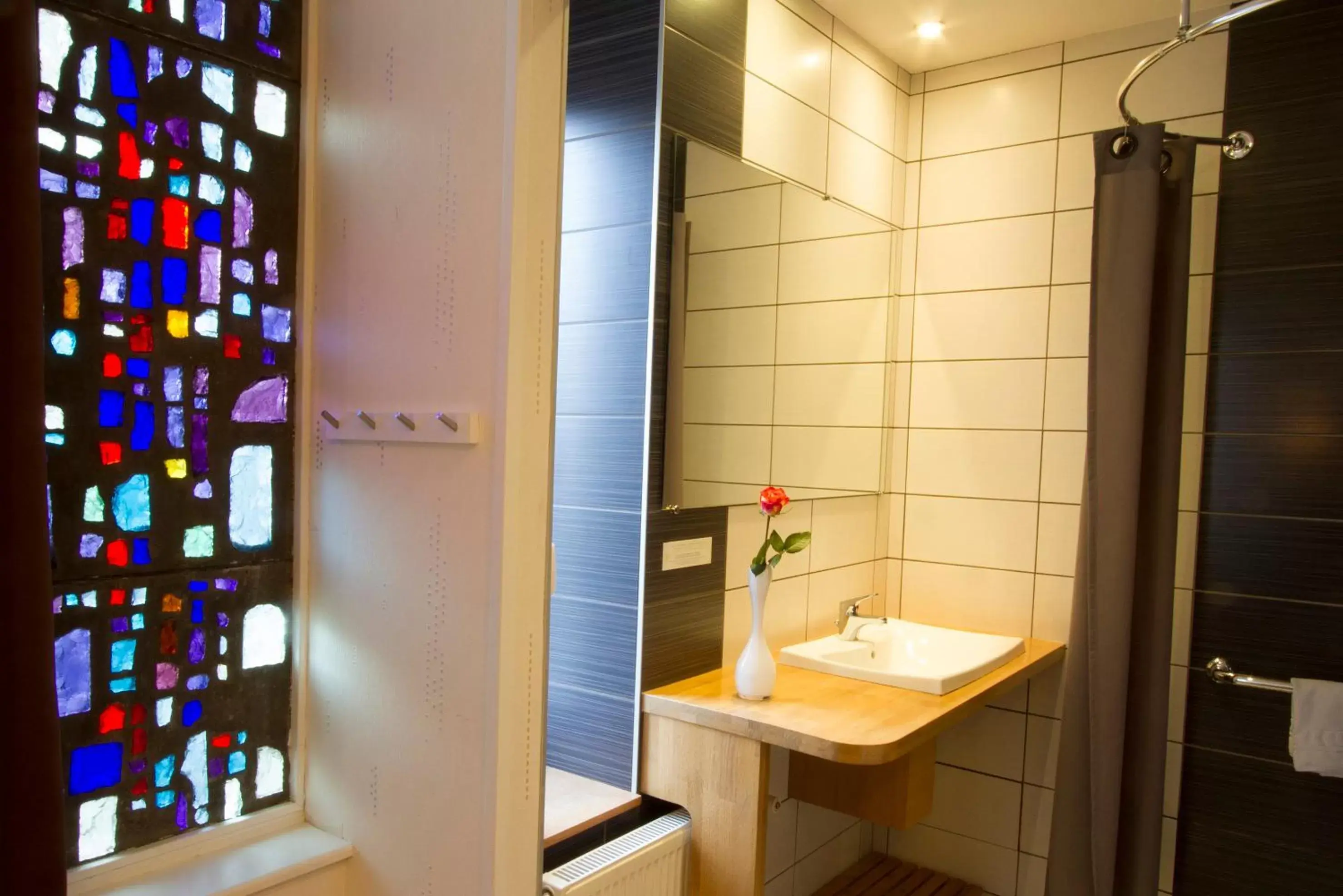 Bathroom in Brit Hotel Roanne - Le Grand Hôtel