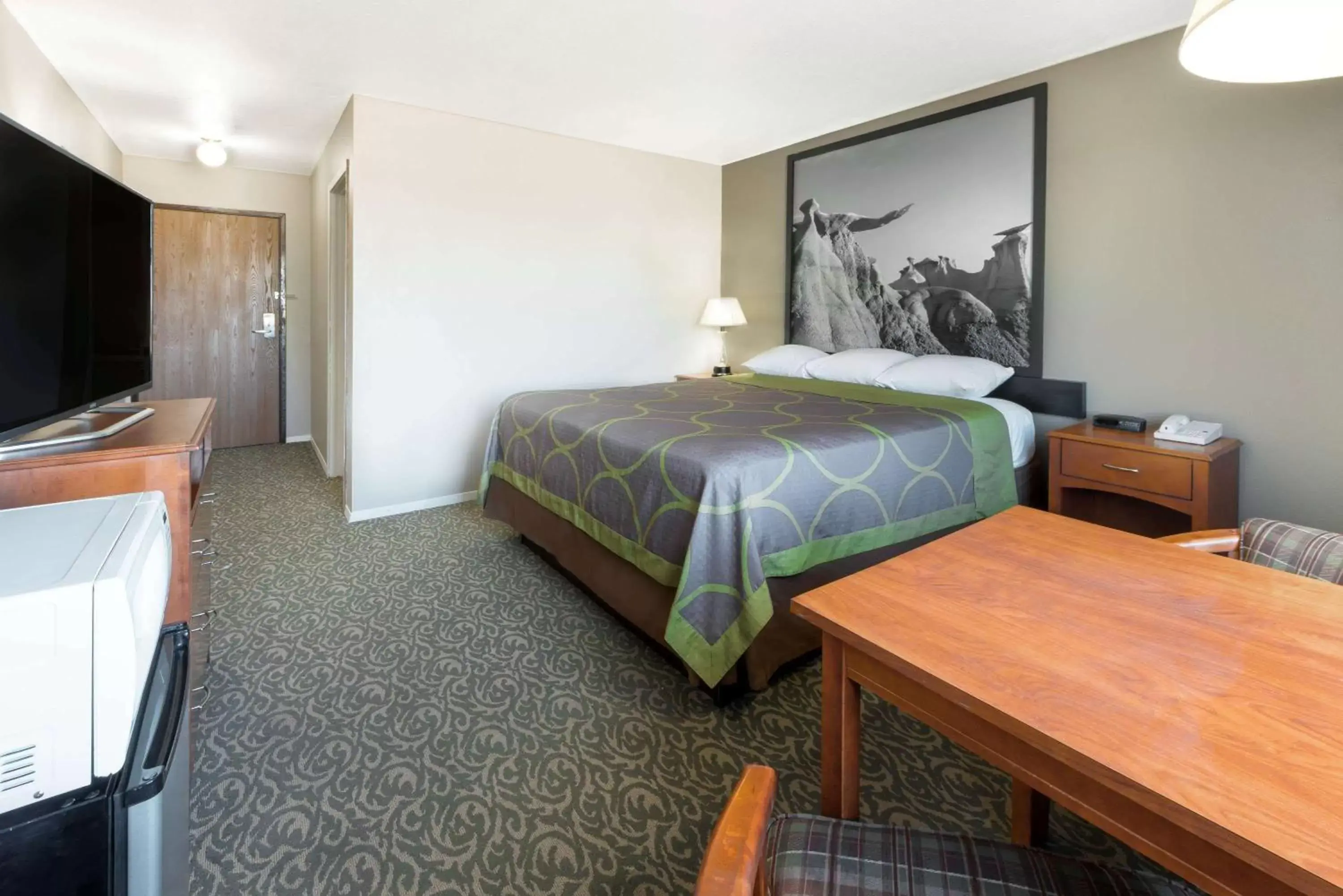 Photo of the whole room, Bed in Super 8 by Wyndham Clayton