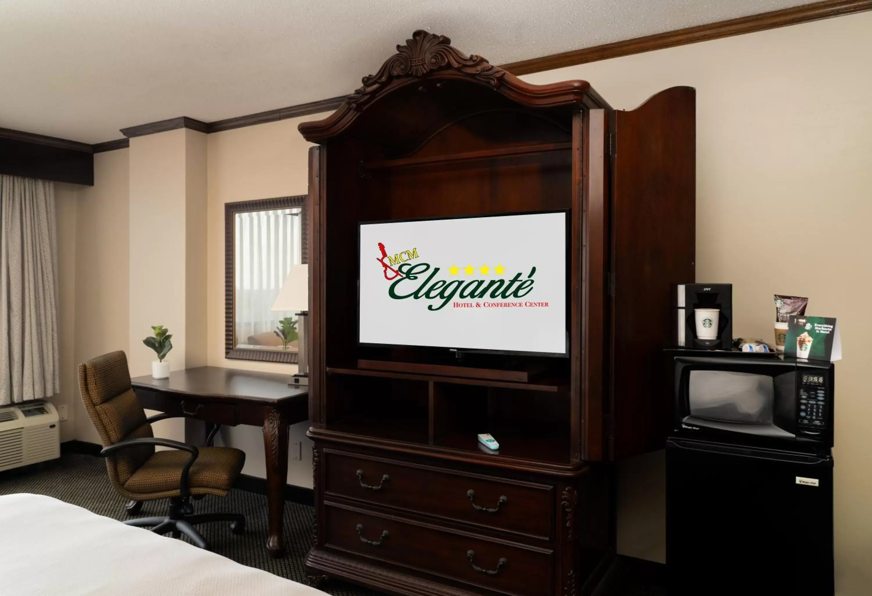 Bedroom, Bed in MCM Eleganté Hotel & Conference Center Bedroom, Bed in MCM Eleganté Hotel & Conference Center