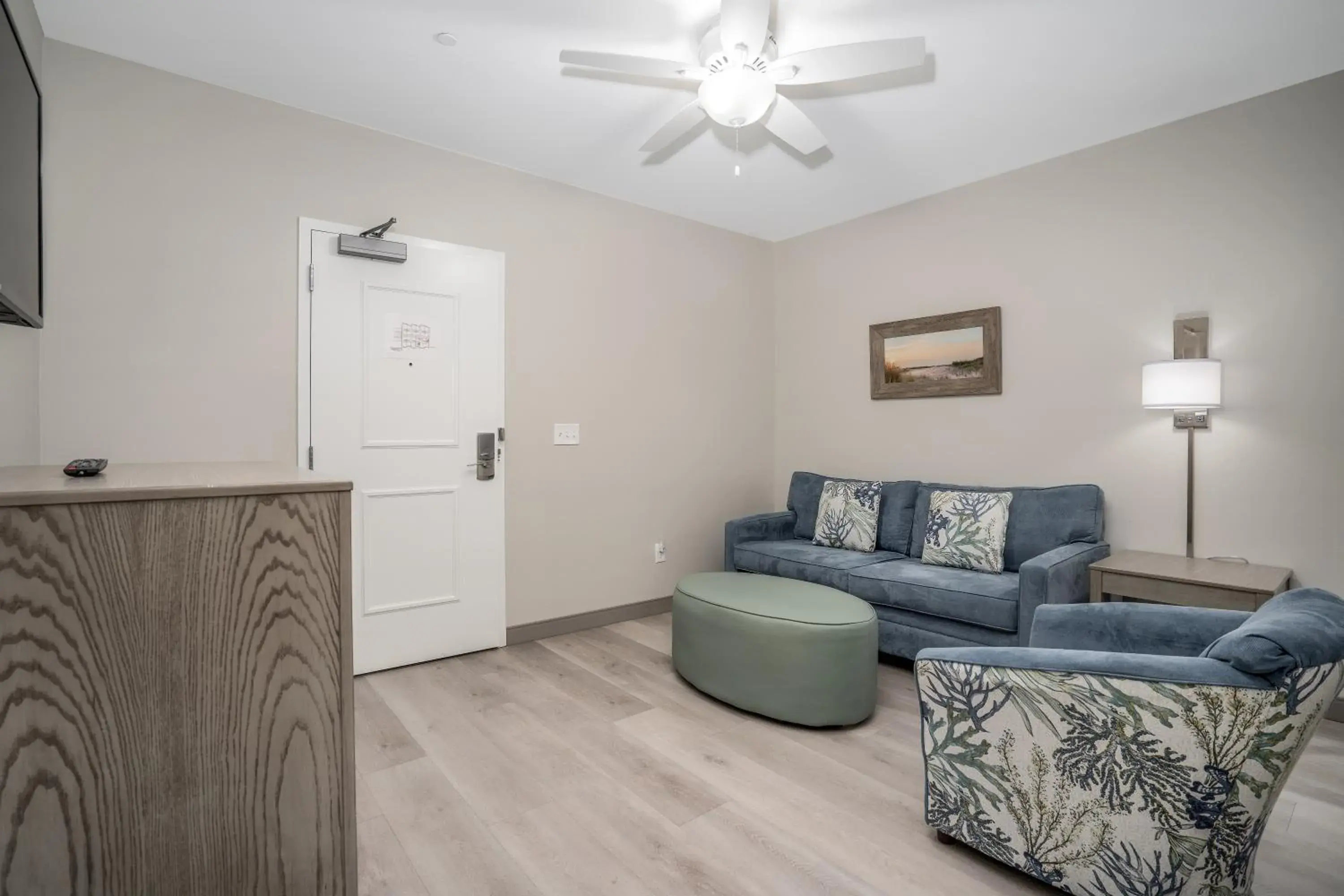 Living room, Seating Area in Lighthouse Suites - Best Western Signature Collection