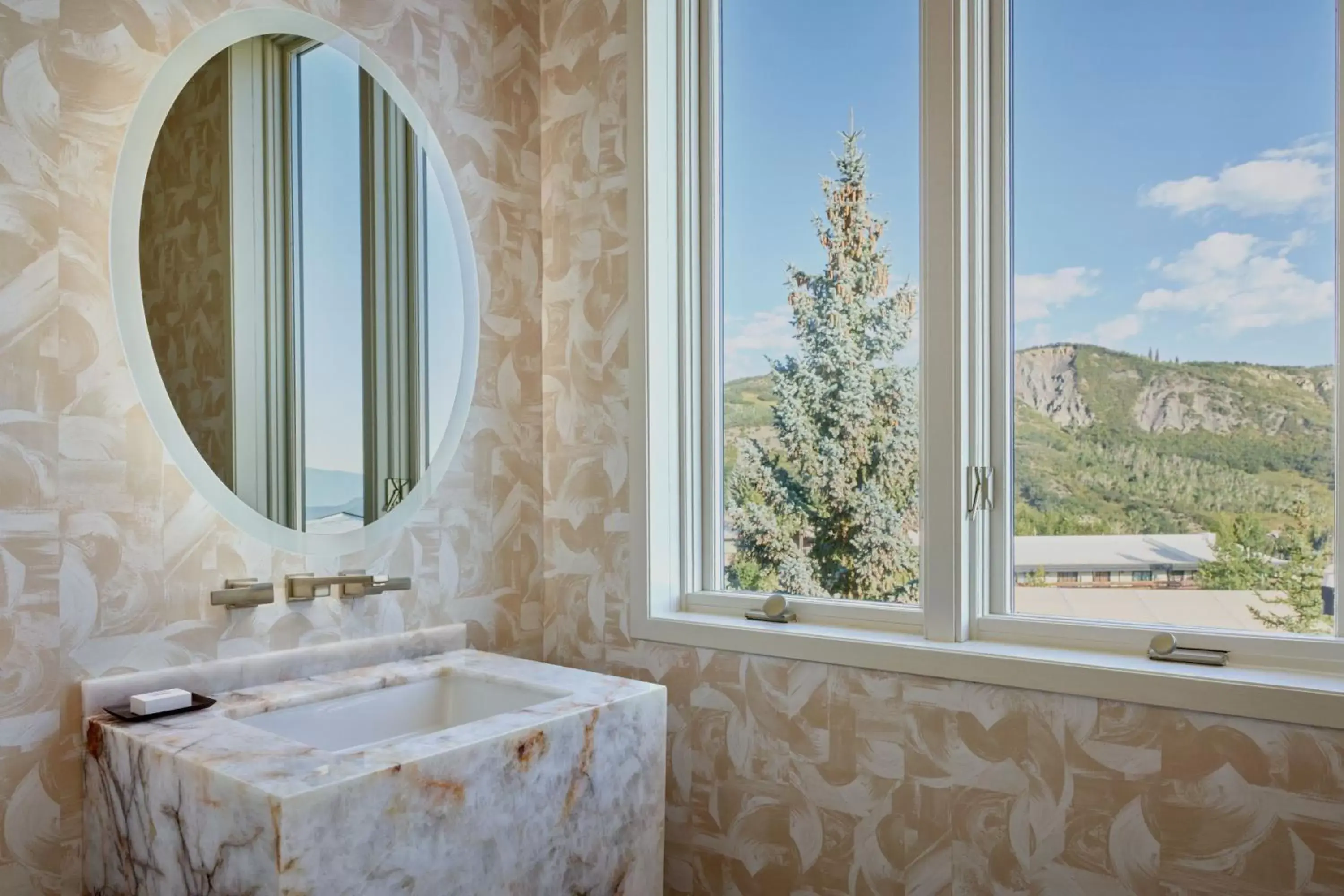 Bedroom, Bathroom in Viewline Resort Snowmass, Autograph Collection