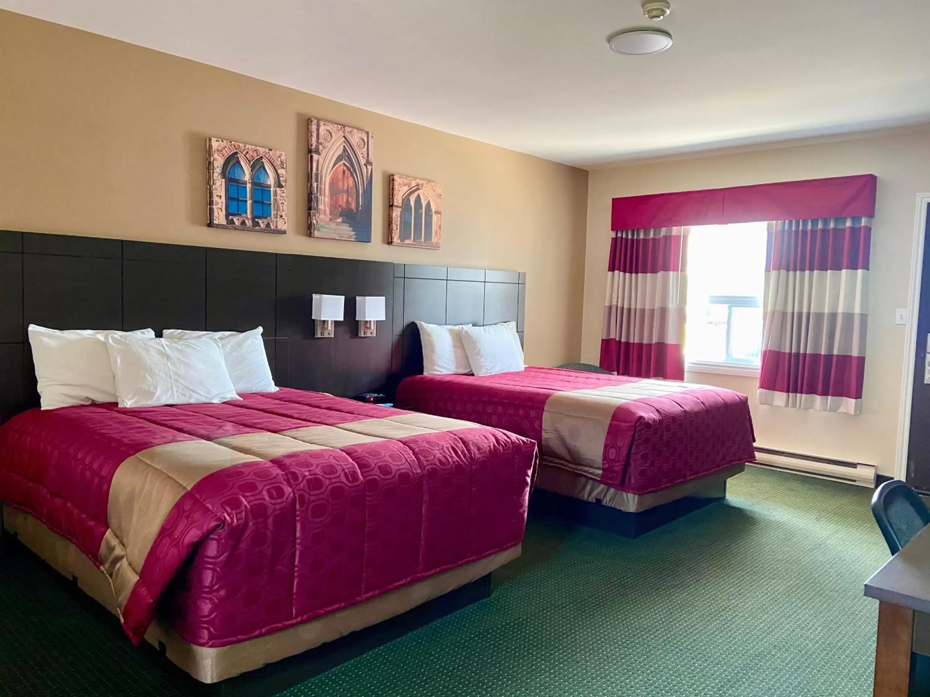 Bedroom, Bed in Colonial House Motor Inn