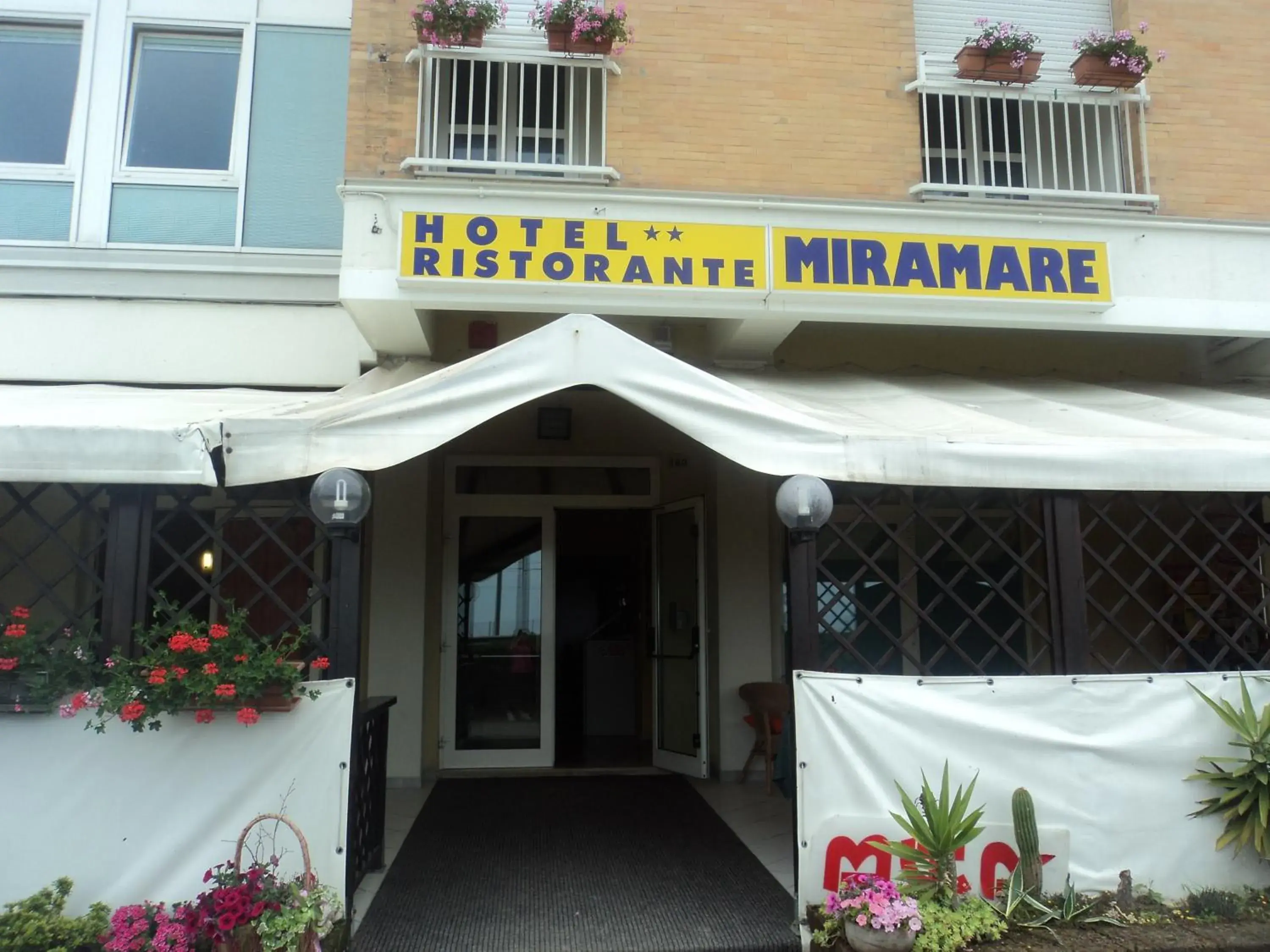 Property building in Hotel Ristorante Miramare