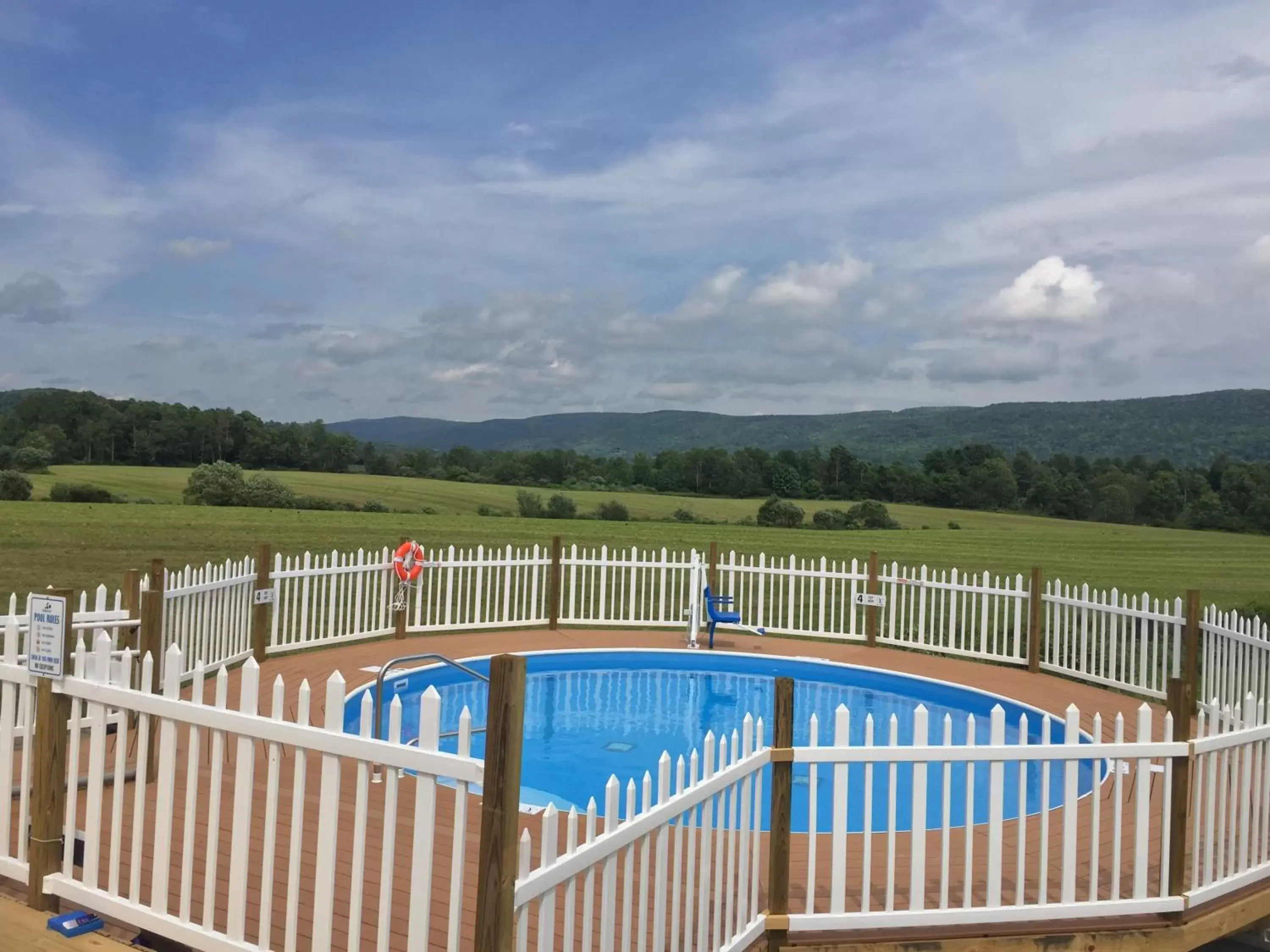 Natural landscape, Balcony/Terrace in Apple Inn and Suites Cooperstown Area