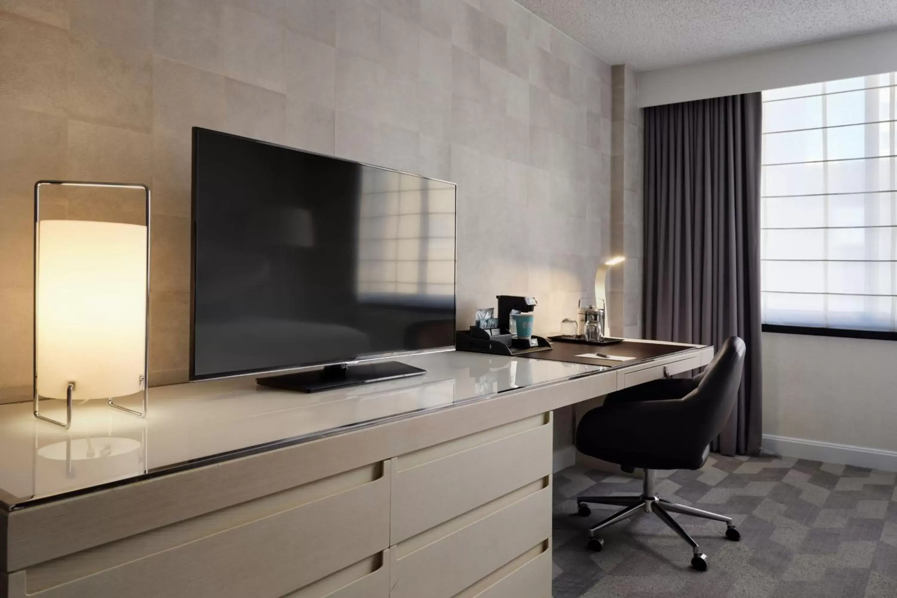 Photo of the whole room, Kitchen/Kitchenette in Sheraton Grand Nashville Downtown