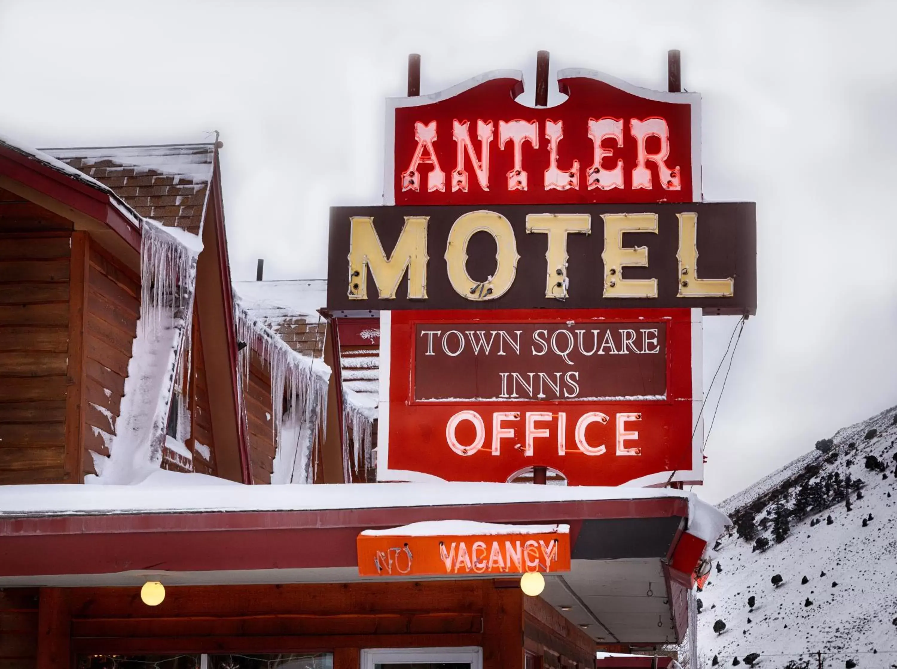 Facade/entrance in Antler Inn