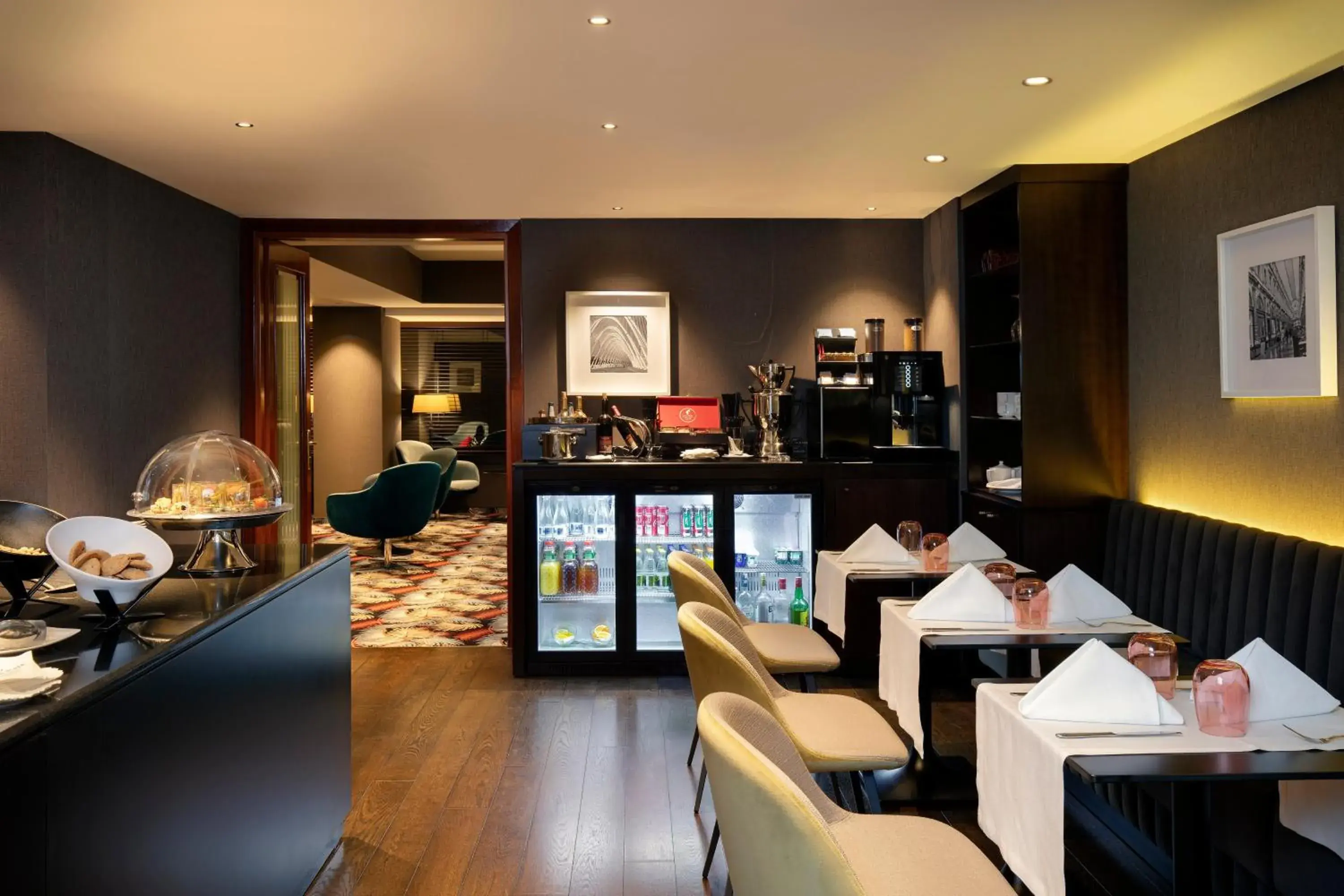 Lounge or bar, Restaurant/Places to Eat in Crowne Plaza Bucharest, an IHG Hotel