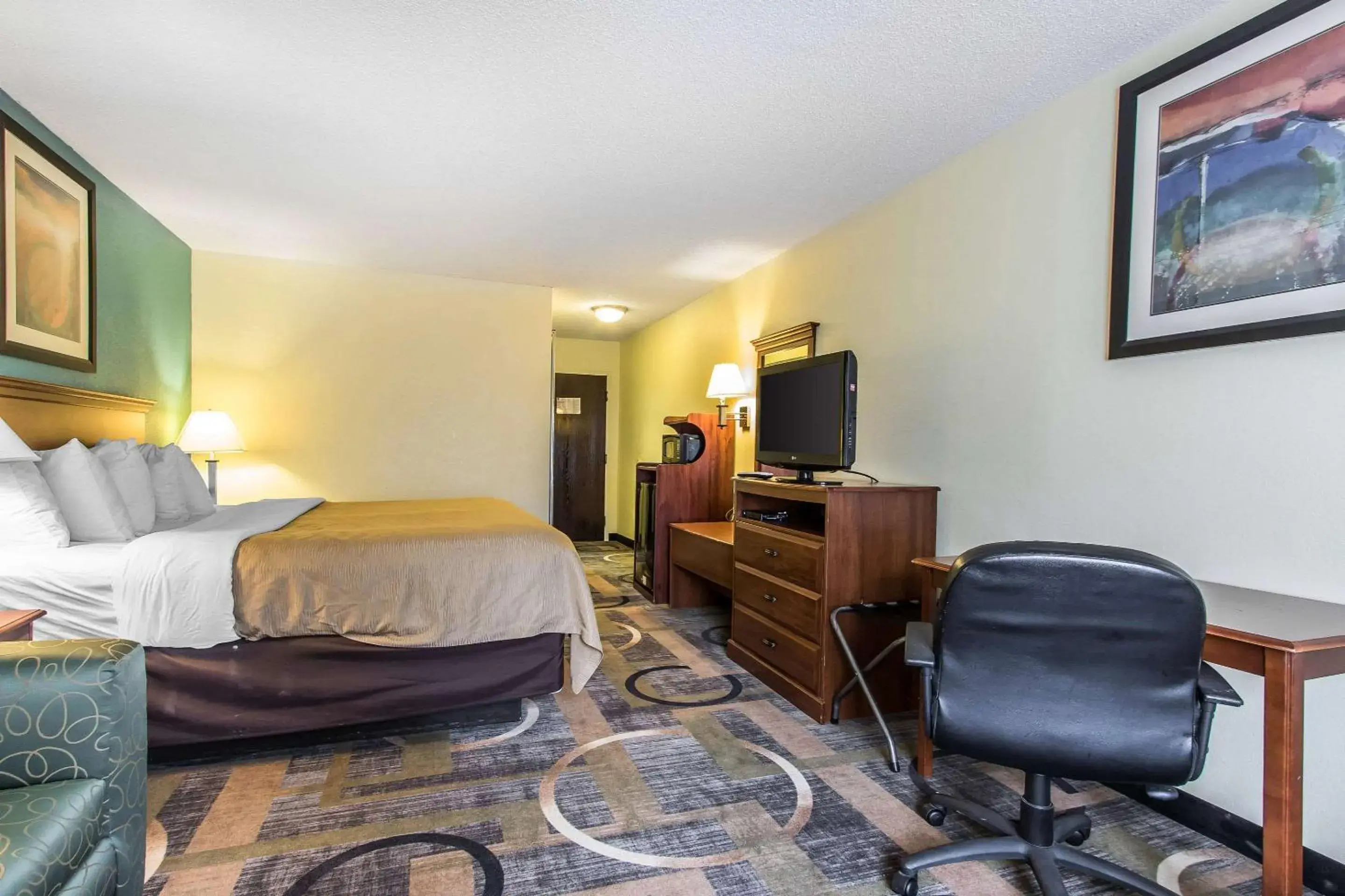 Photo of the whole room in Quality Inn & Suites Memphis East